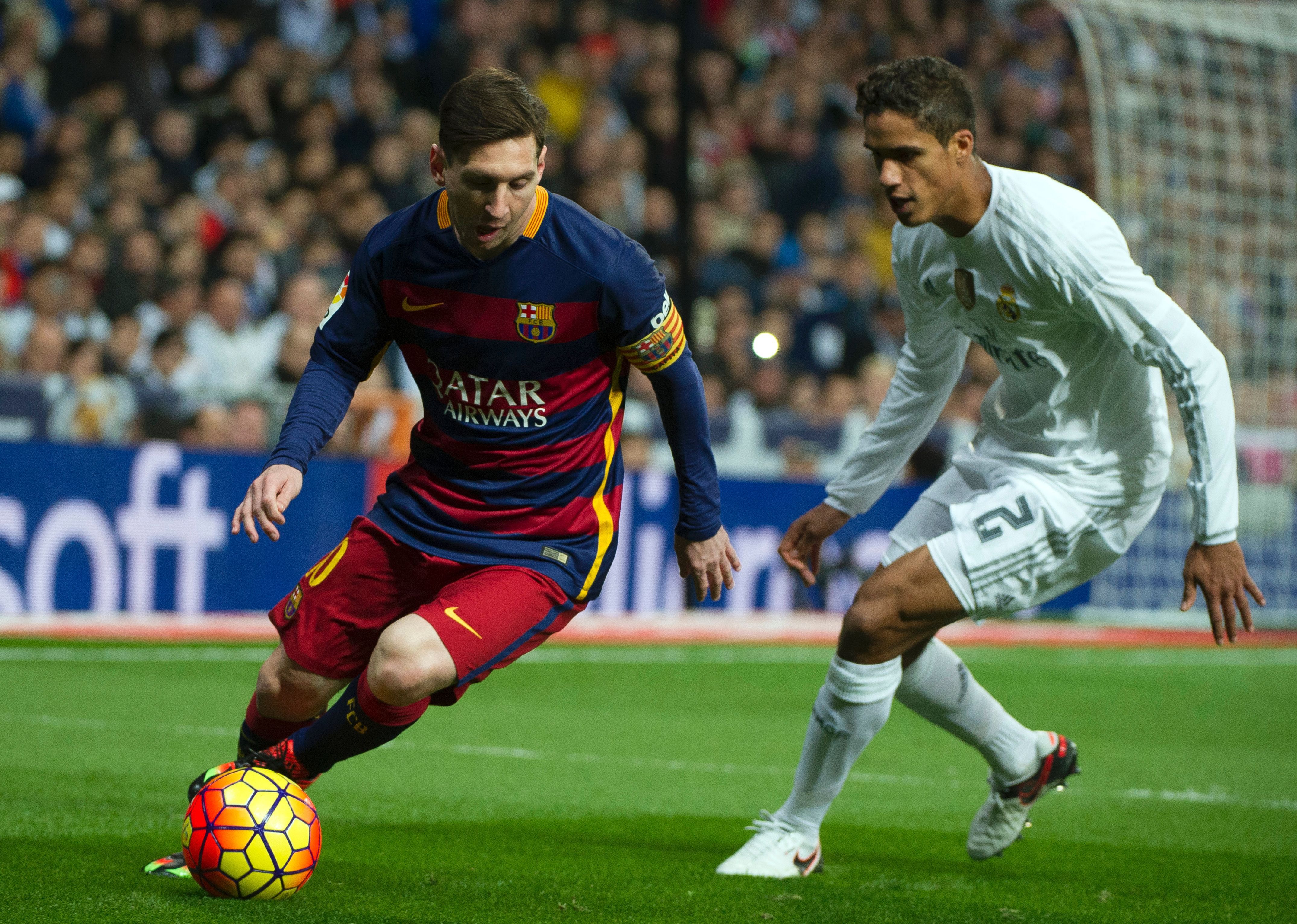 Barcelona Real Madrid Lionel Messi Raphael Varane 21112015