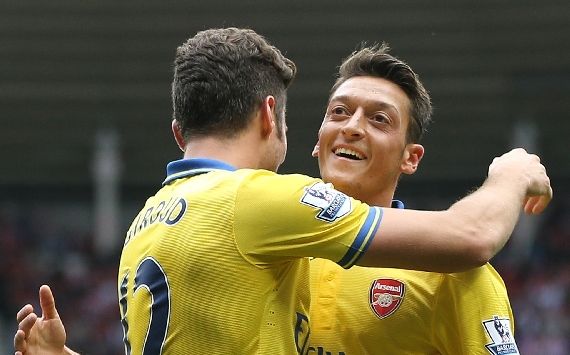 OLIVIER GIROUD MESUT OZIL SUNDERLAND ARSENAL PREMIER LEAGUE