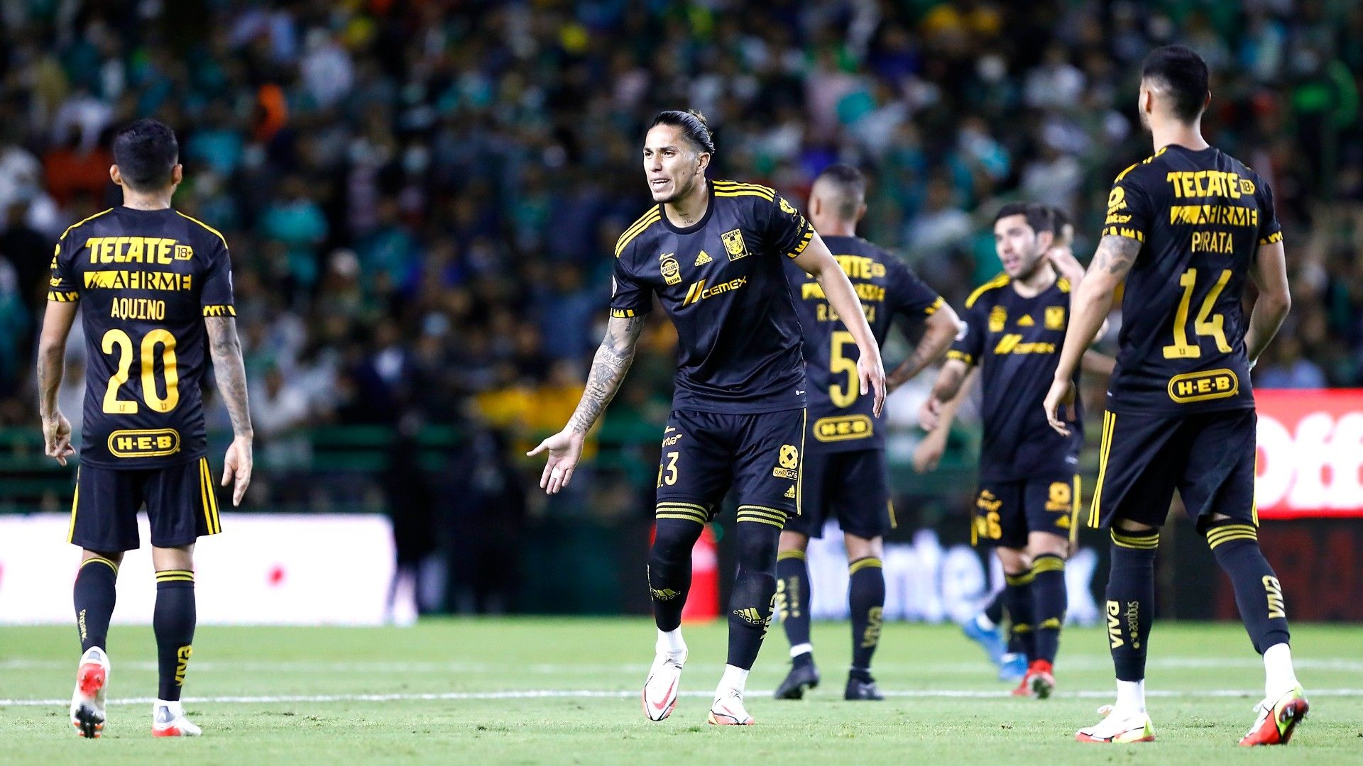 Carlos Salcedo Tigres Apertura 2021