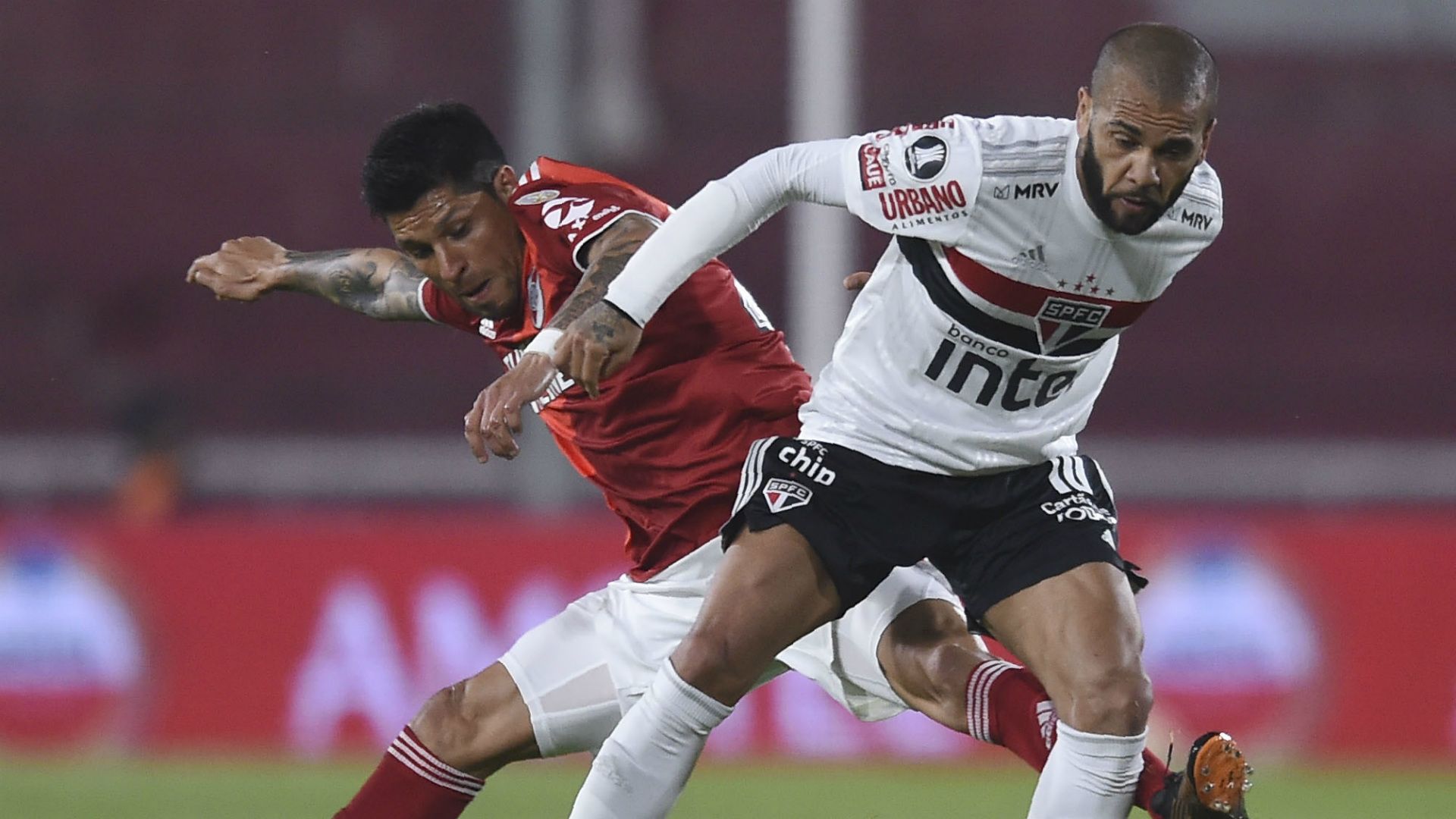 Enzo Perez Dani Alves River Plate Sao Paulo Libertadores 30092020