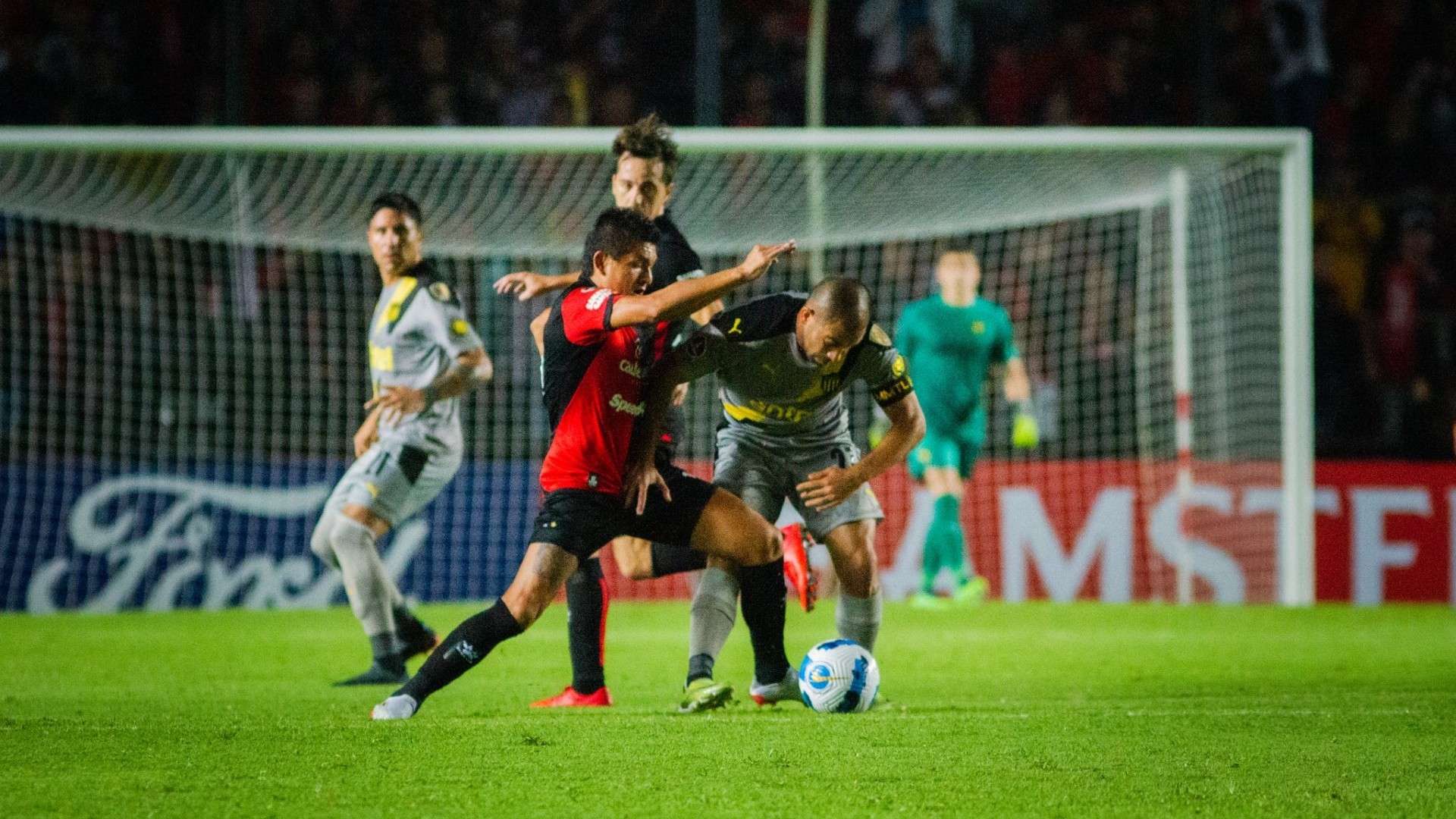 Luis Rodriguez Walter Gargano Colon Peñarol Libertadores 05042022