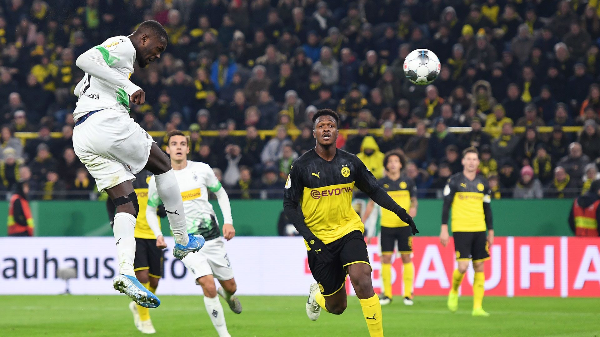 Dan-Axel Zagadou Borussia Dortmund BVB Gladbach DFB-Pokal 30102019