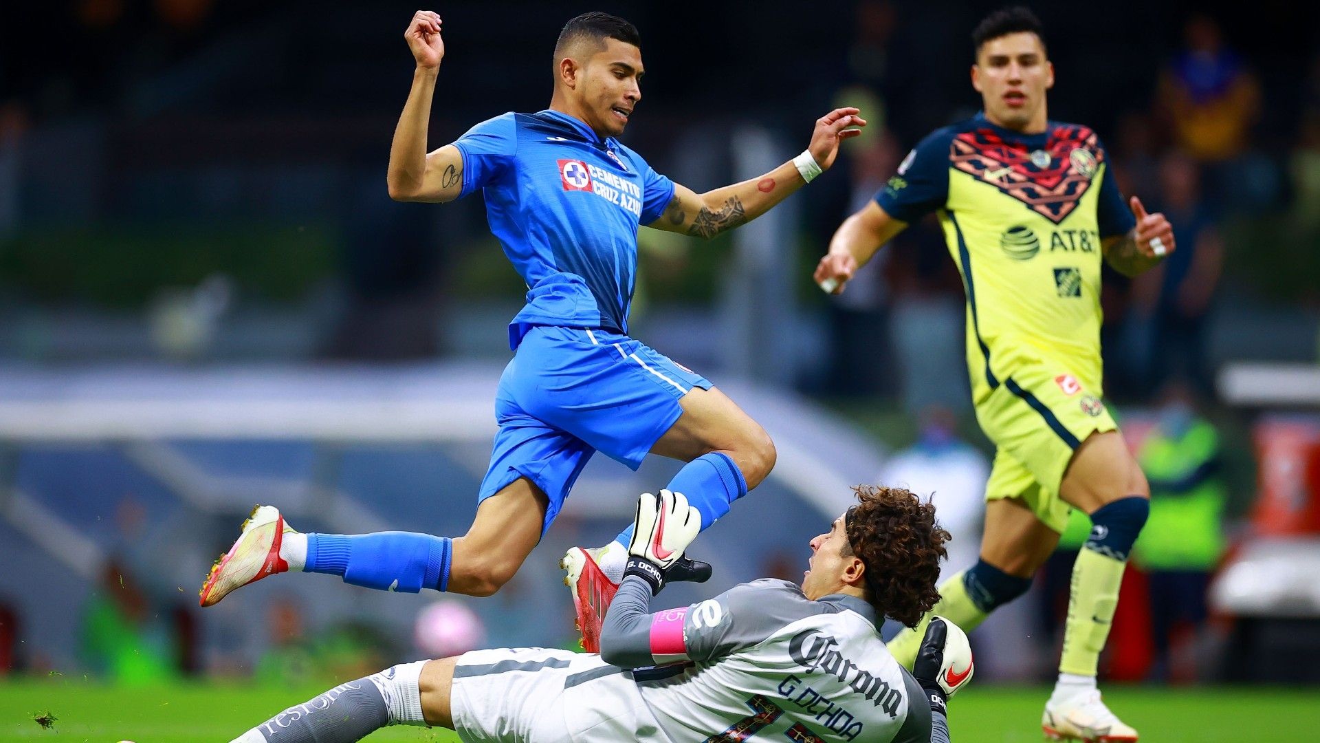 Orbelín Pineda Guillermo Ochoa Cruz Azul América Apertura 2021