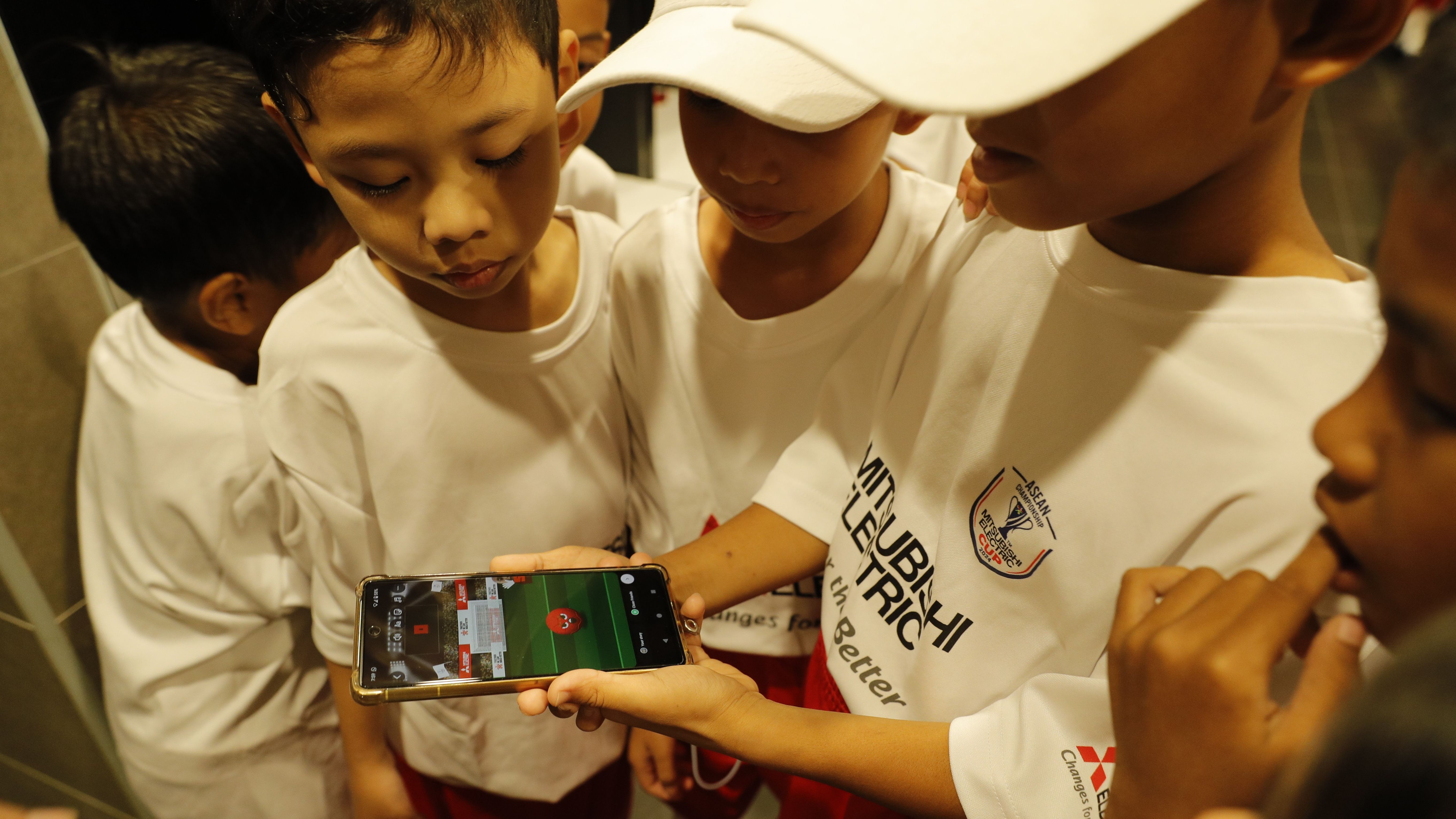 Mitsubishi Electric Cup volunteer kids