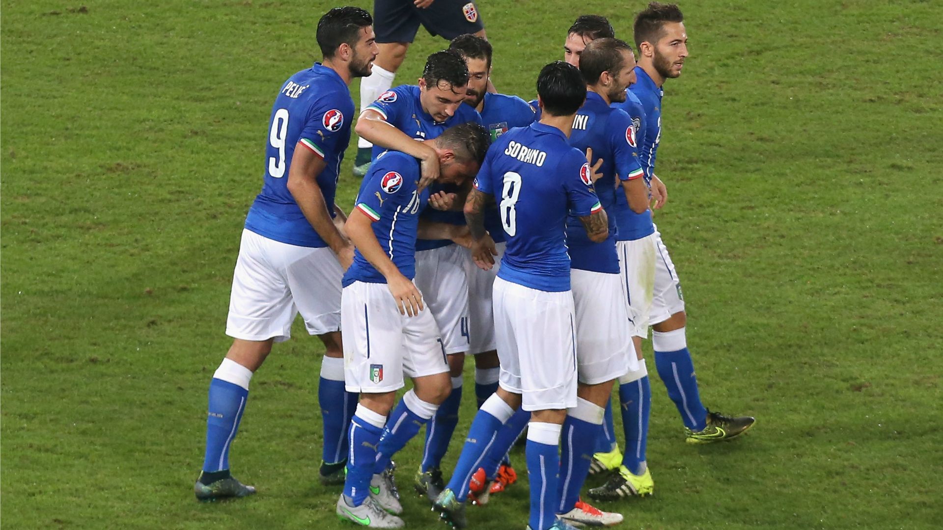Italy celebrating Italy Norway Euro 2016