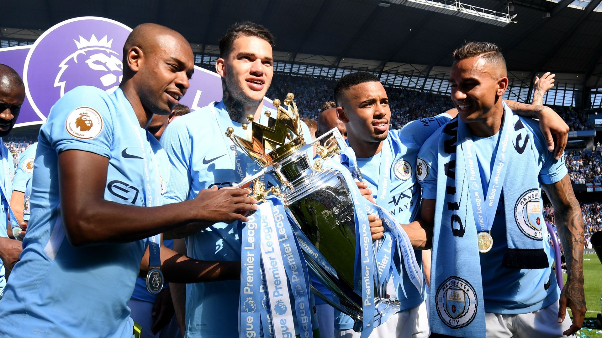 Fernandinho Ederson Gabriel Jesus Danilo Manchester City título Premier League 06 05 2018
