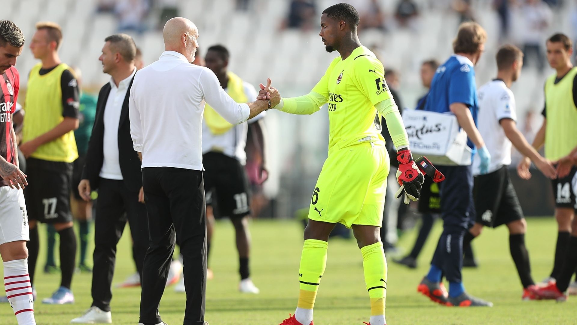 Stefano Pioli Mike Maignan Milan