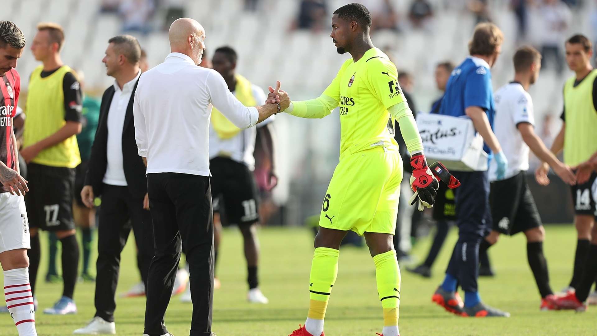 Stefano Pioli Mike Maignan Milan