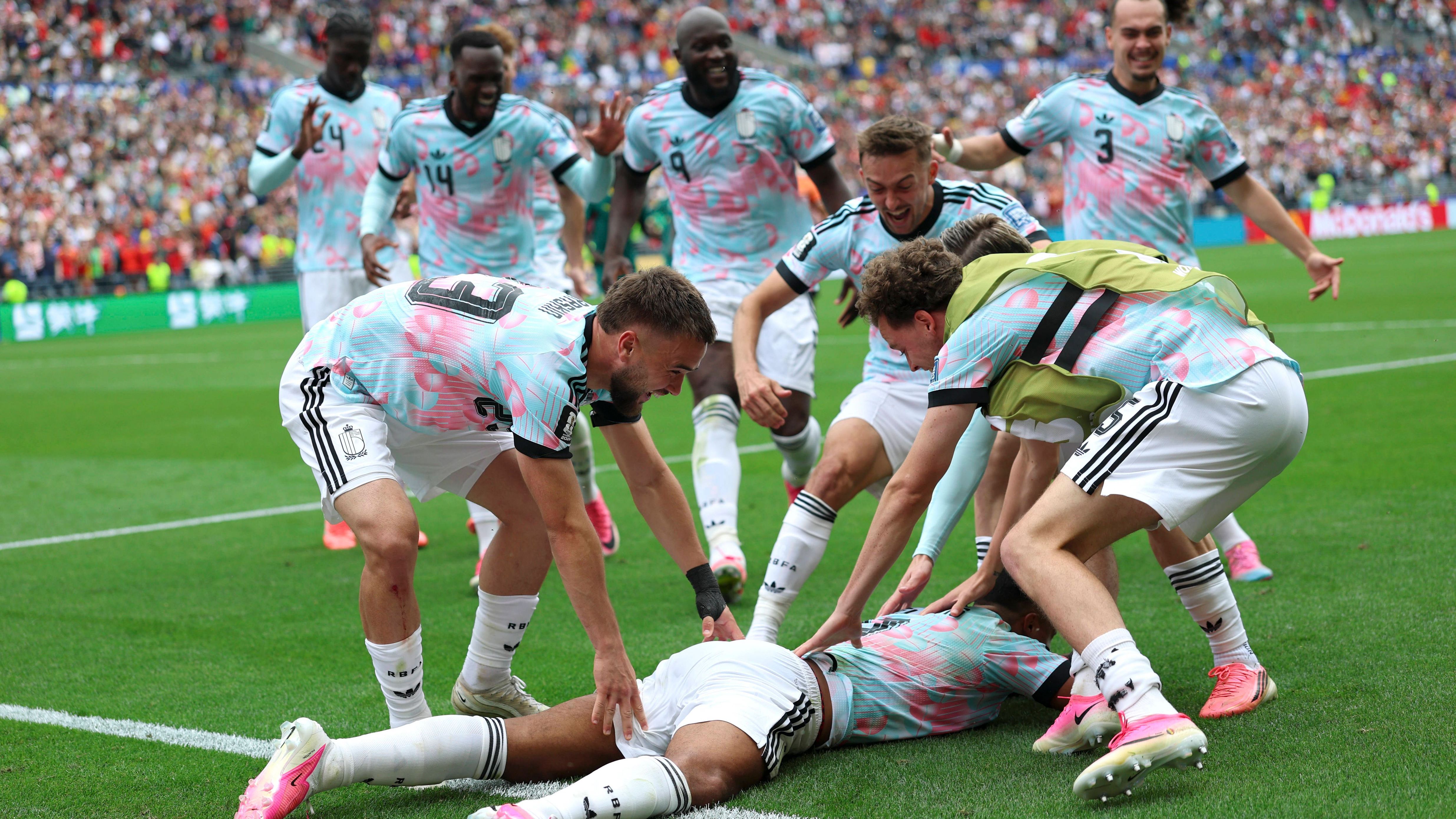 (260702) -- SEATTLE, July 2, 2026 -- Youri Tielemans (bottom) of Belgium celebrates scoring their third goal with teammates during the round of 32 match between Belgium and Senegal at the 2026 FIFA World Cup, WM, Weltmeisterschaft, Fussball at Seattle Stadium in Seattle, the United States, July 1, 2026. ) (SP)U.S.-SEATTLE-FOOTBALL-FIFA WORLD CUP-ROUND OF 32-BEL VS SEN BaixXuefei