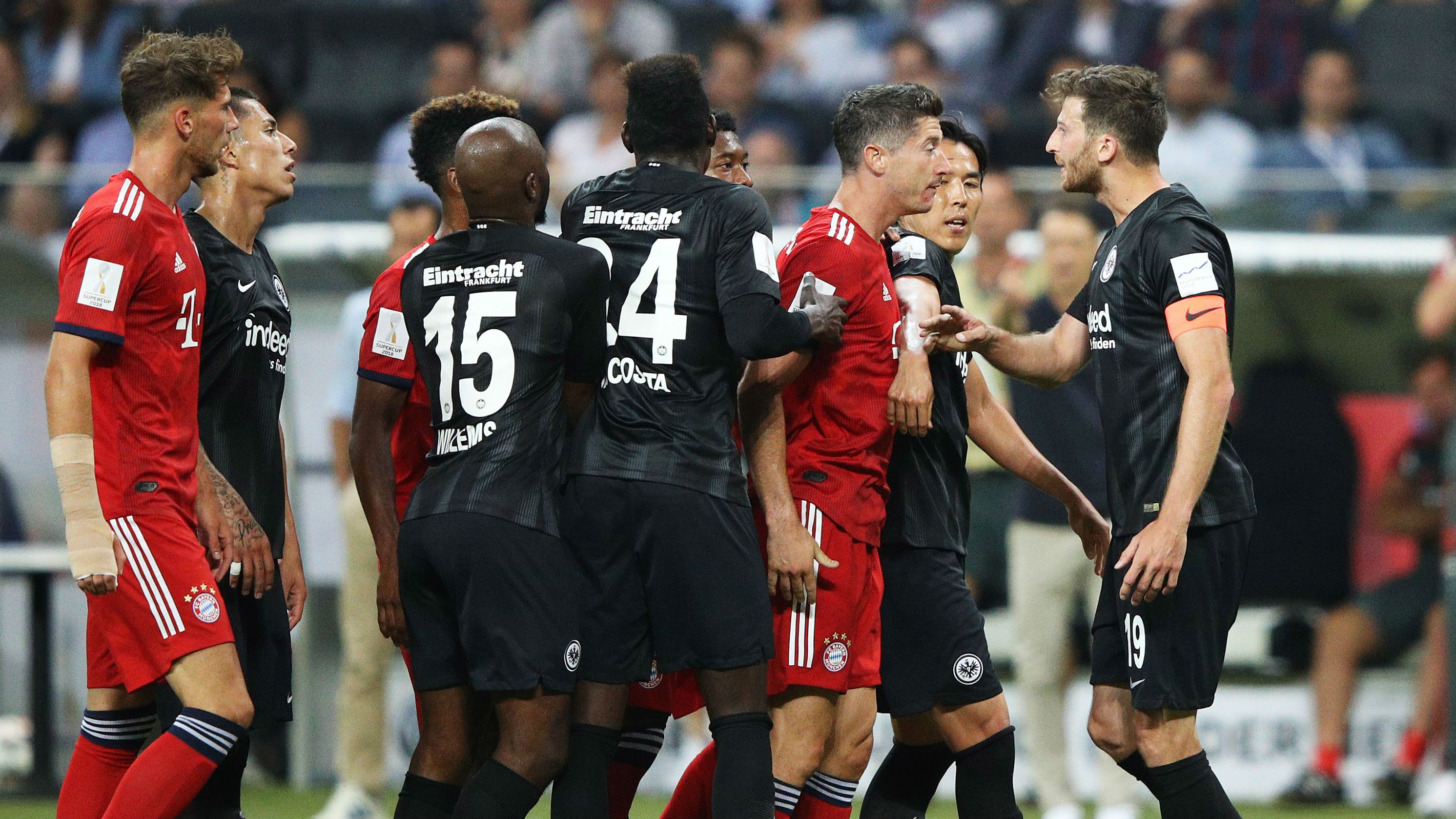 Robert Lewandowski David Abraham Eintracht Frankfurt