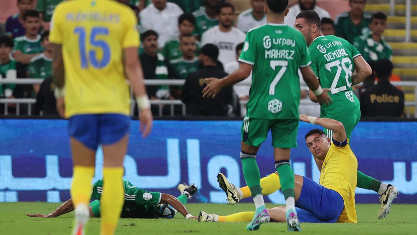 ما القنوات الناقلة لمباراة الأهلي والنصر في دوري روشن السعودي 2025-2026؟ وكيف تشاهدها عبر الإنترنت؟