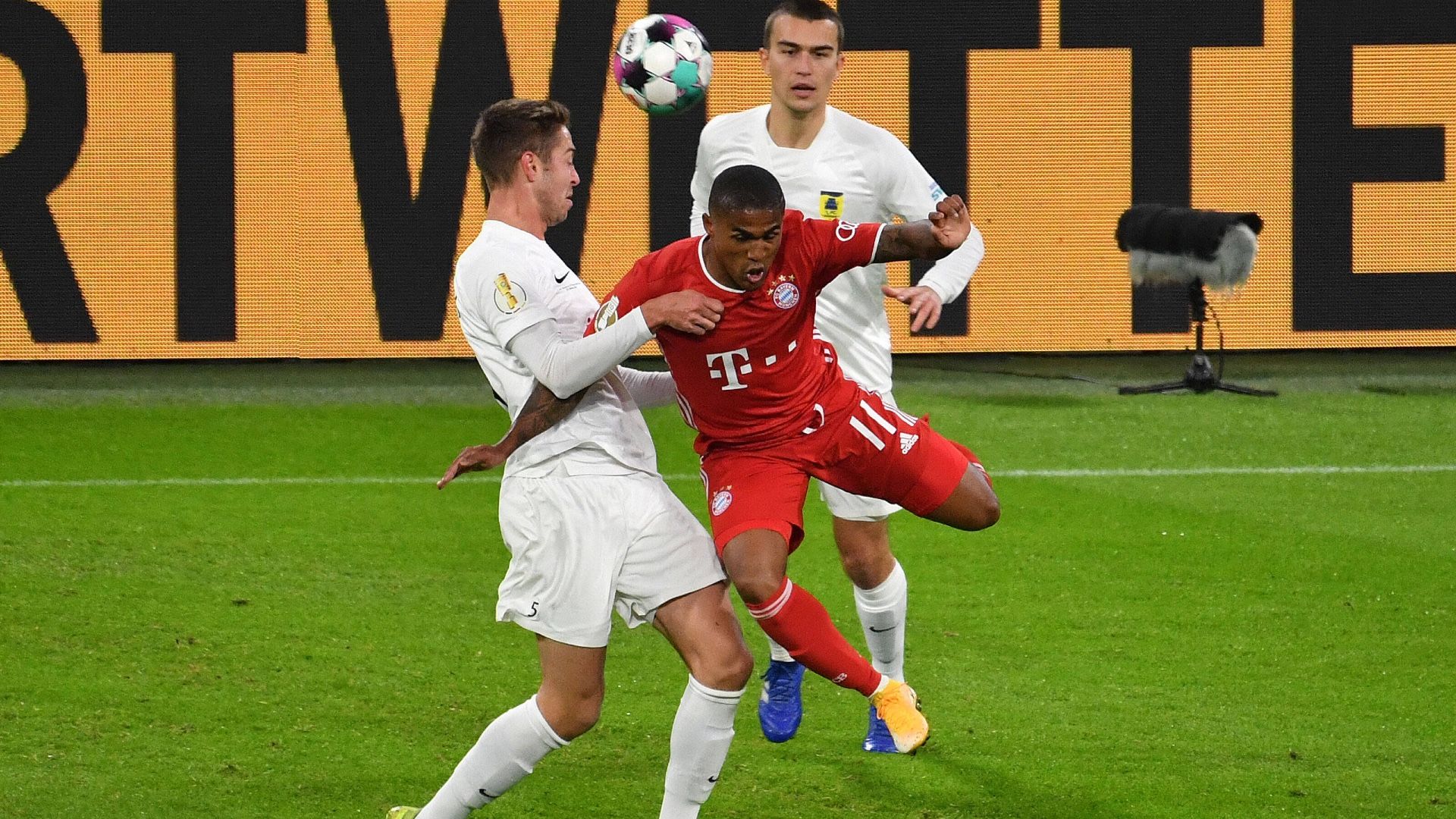 ONLY GERMANY Douglas Costa Bayern Munchen Duren DFB Pokal 15102020