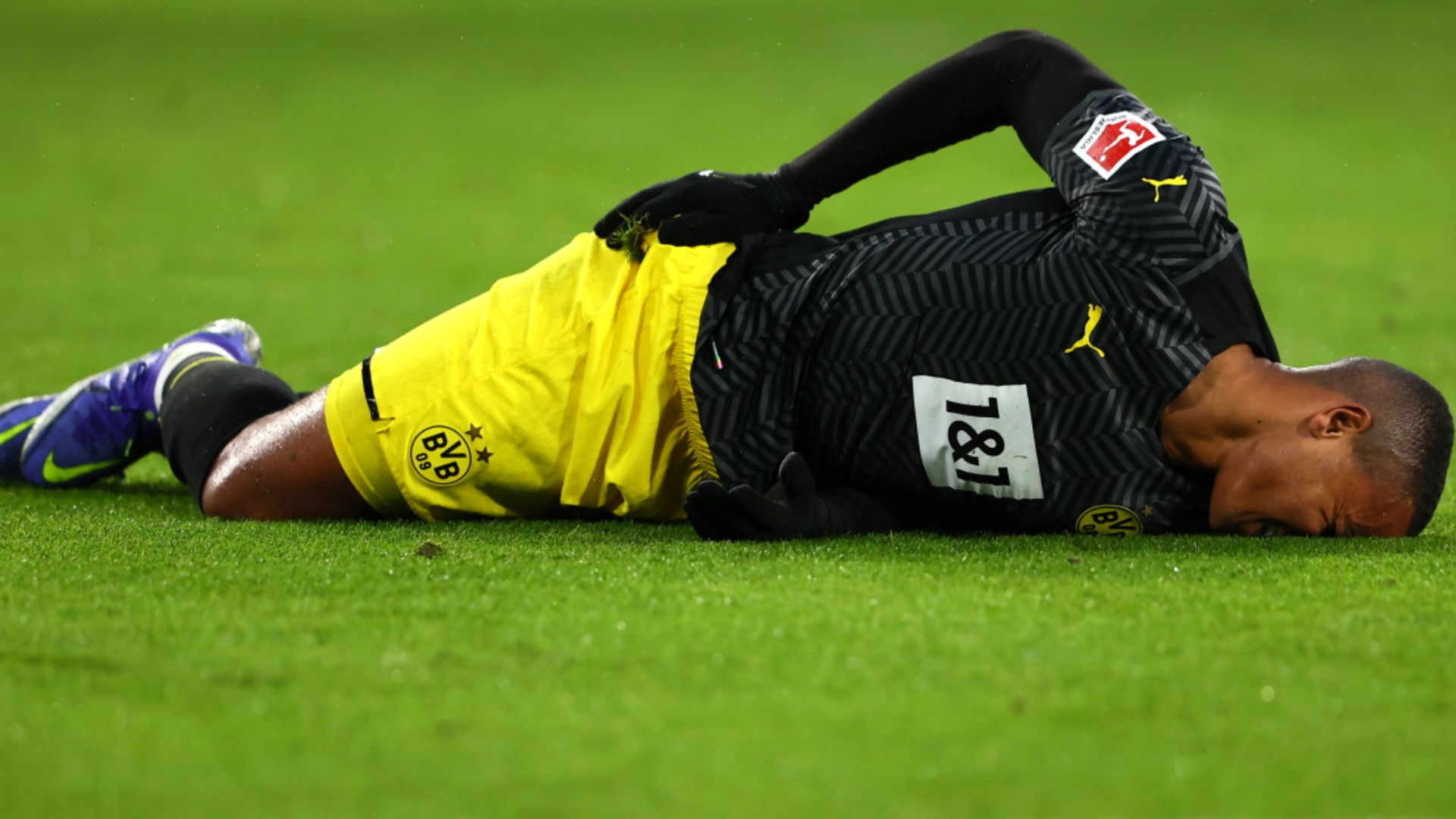 MANUEL AKANJI BORUSSIA DORTMUND