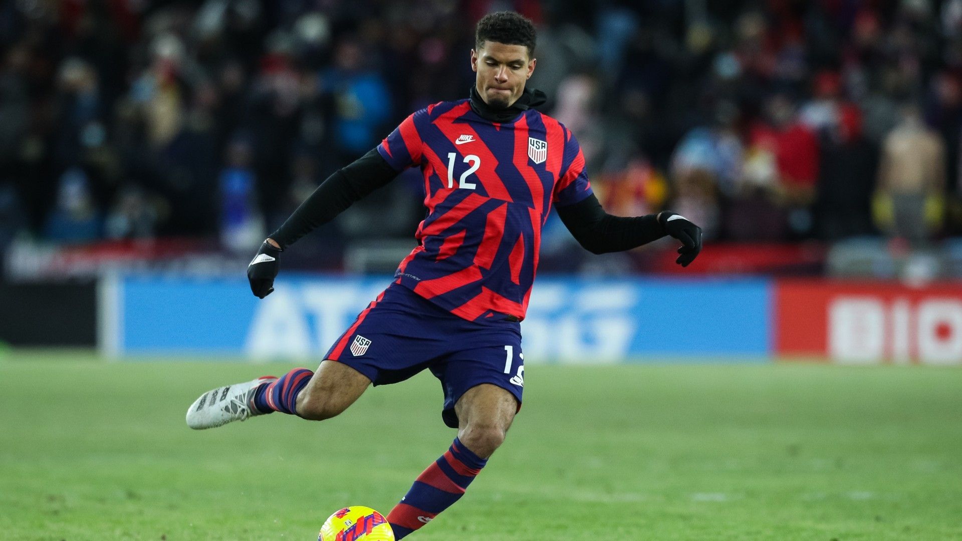 Miles Robinson USMNT 2022