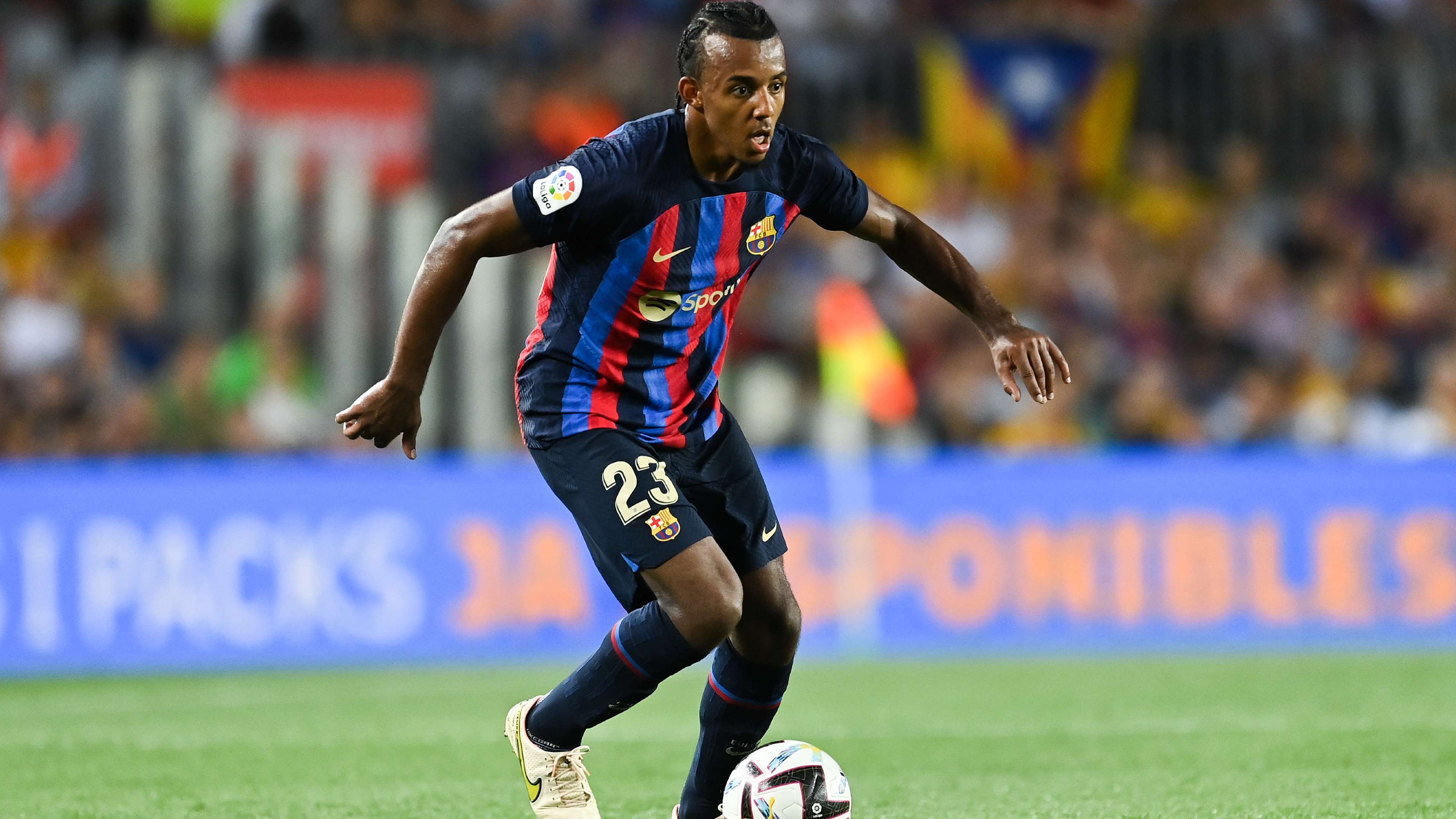 Kounde Barcelona 2022-23