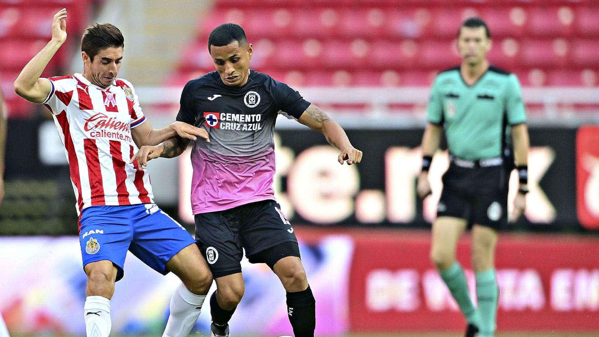 Chivas Cruz Azul Isaac Brizuela Yoshimar Yotún