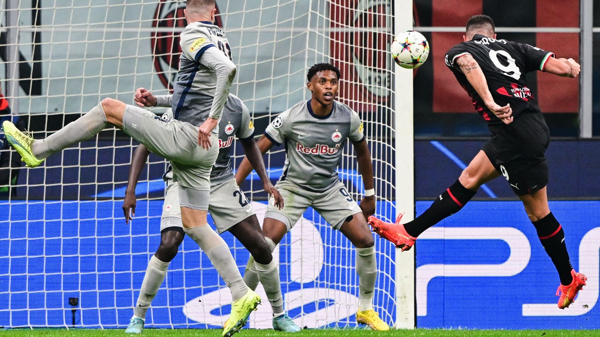 Giroud Milan Salzburg Champions League