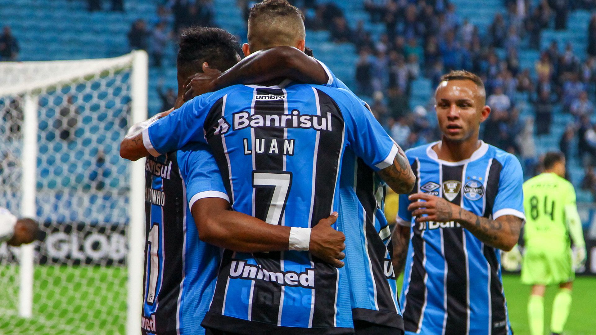 Luan Fernandinho Arthur Gremio Coritiba Brasileirao Serie A 22062017