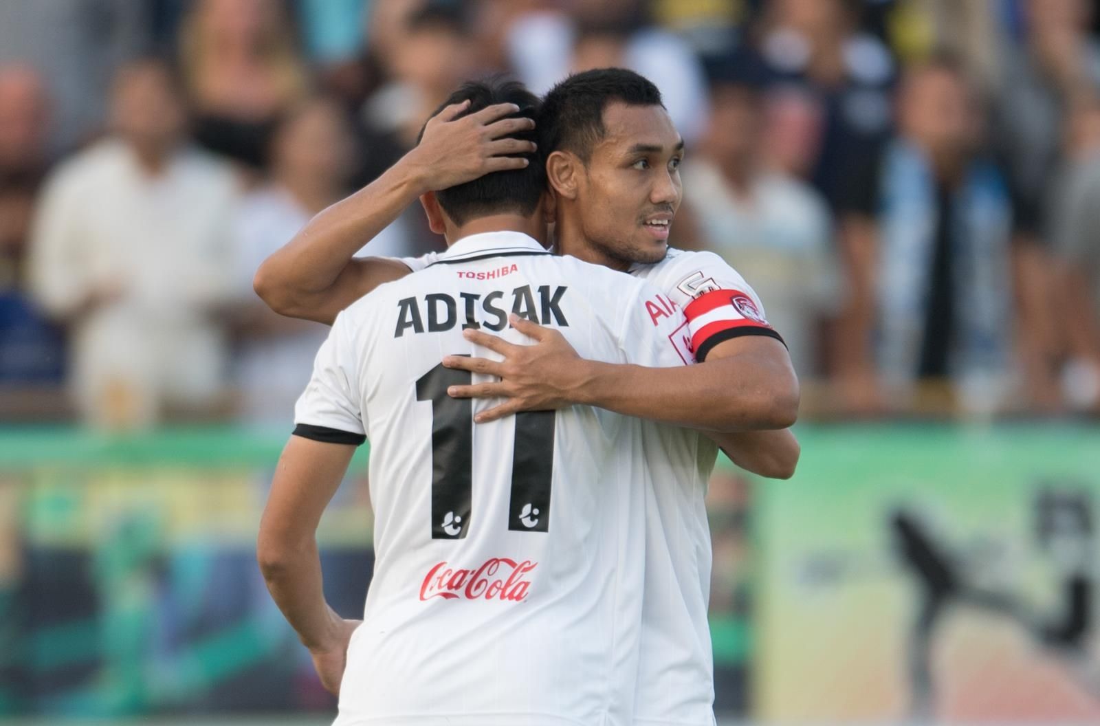 ธีรศิลป์ แดงดา - อดิศักดิ์ ไกรสร