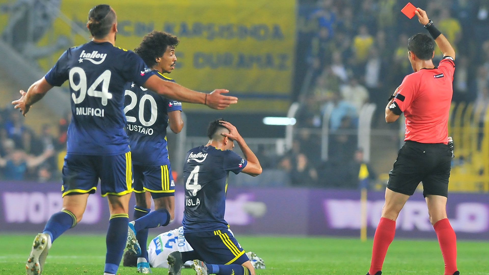 Fenerbahce Mauricio Isla Red Card 11082019