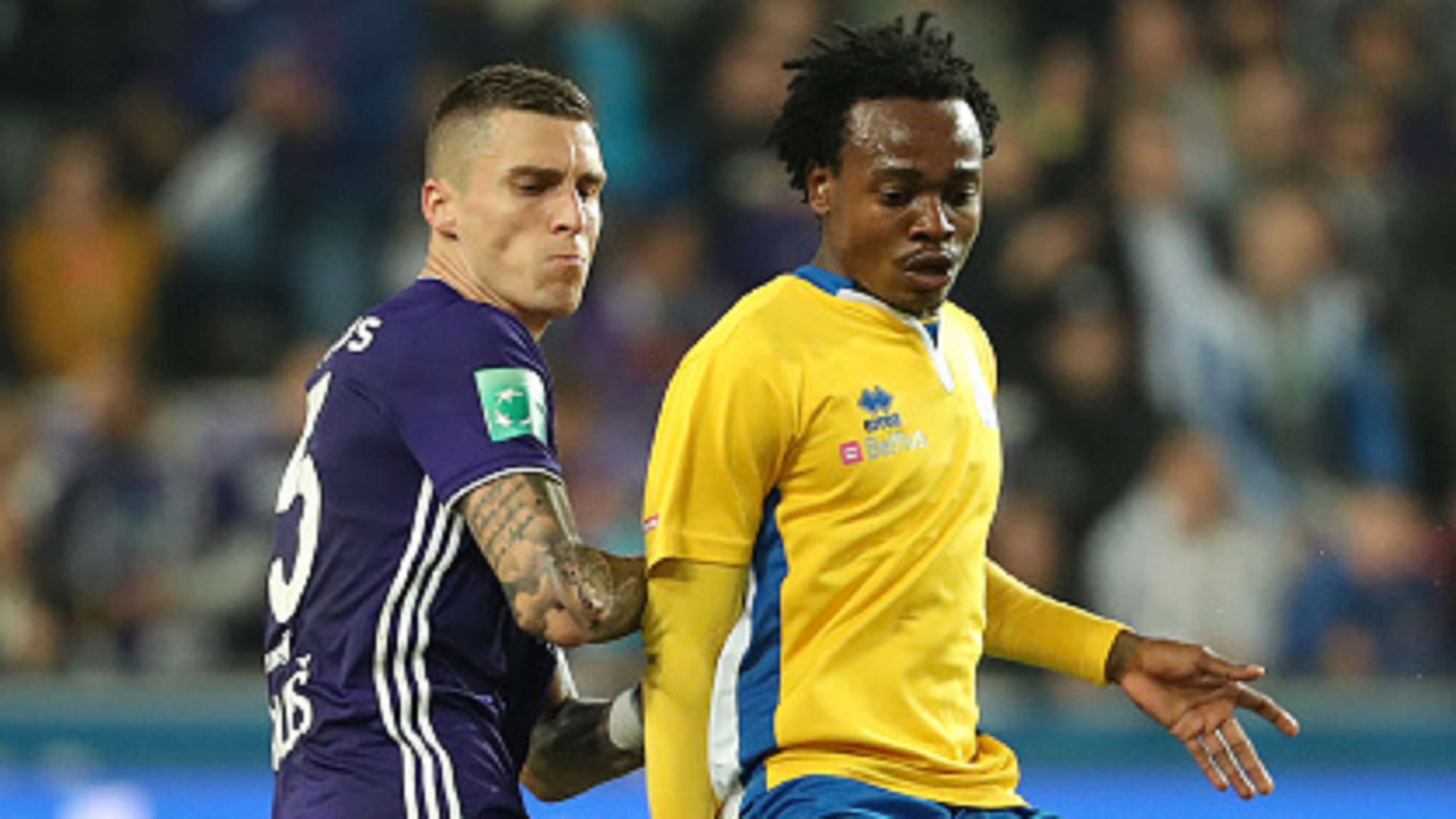 Percy Tau and Ognjen Vranjes fight for the ball during the Croky Cup match between Rsc Anderlecht and Union Saint-Gilloise at Constant Vanden Stock Stadium on September 27, 2018
