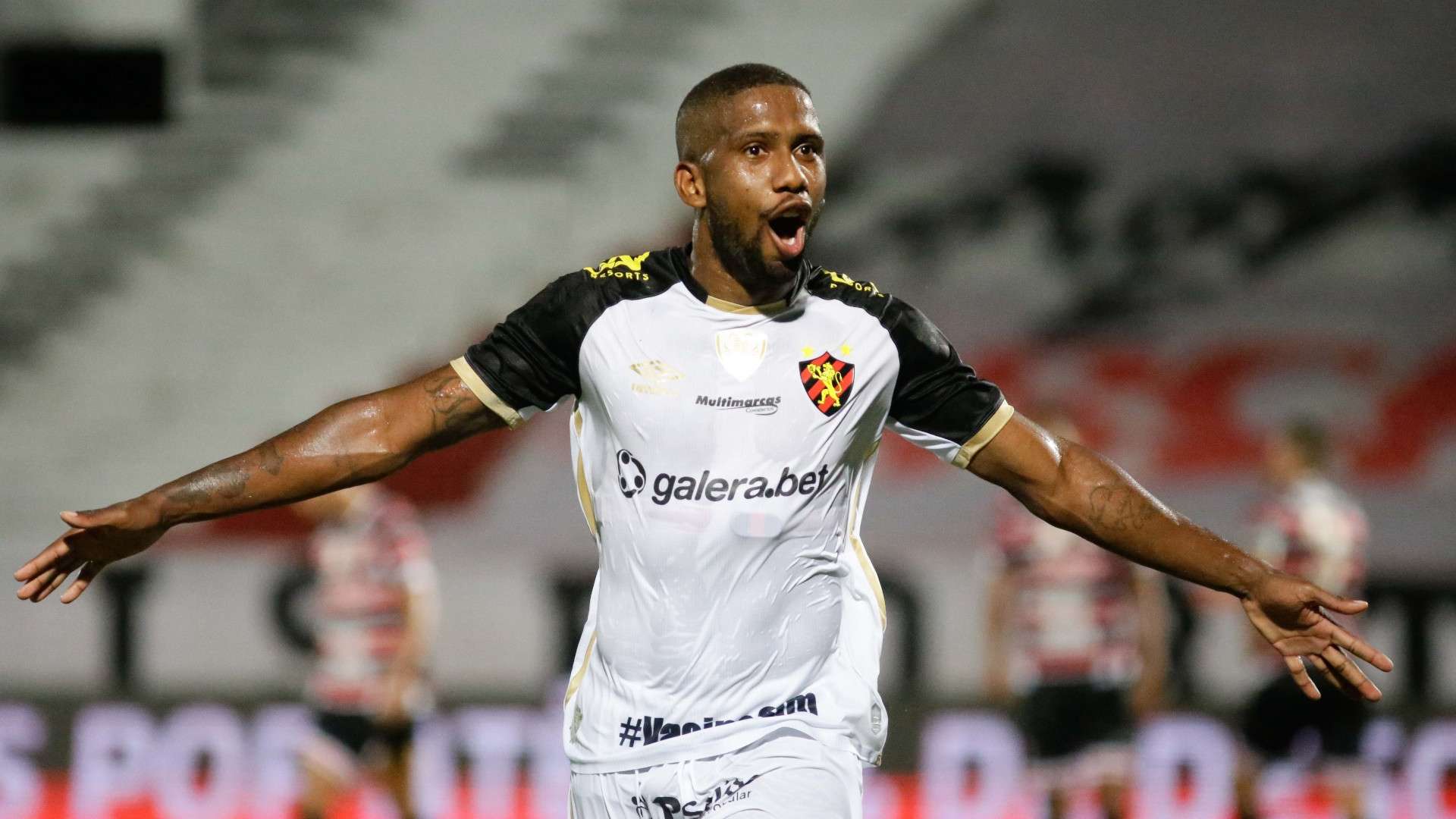 Jonas Toró em ação pelo Sport Recife em 2021