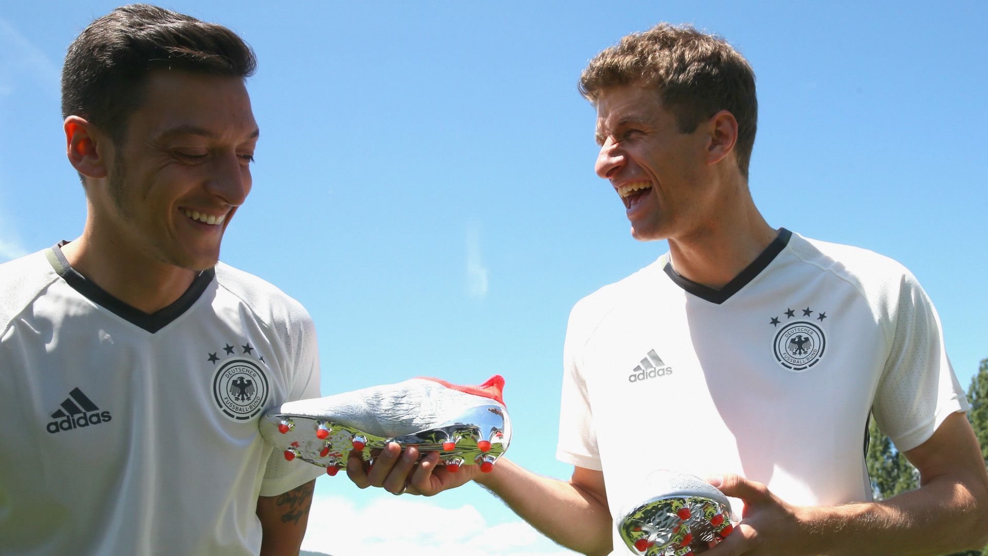 Mesut Özil Thomas Müller Adidas 25052016