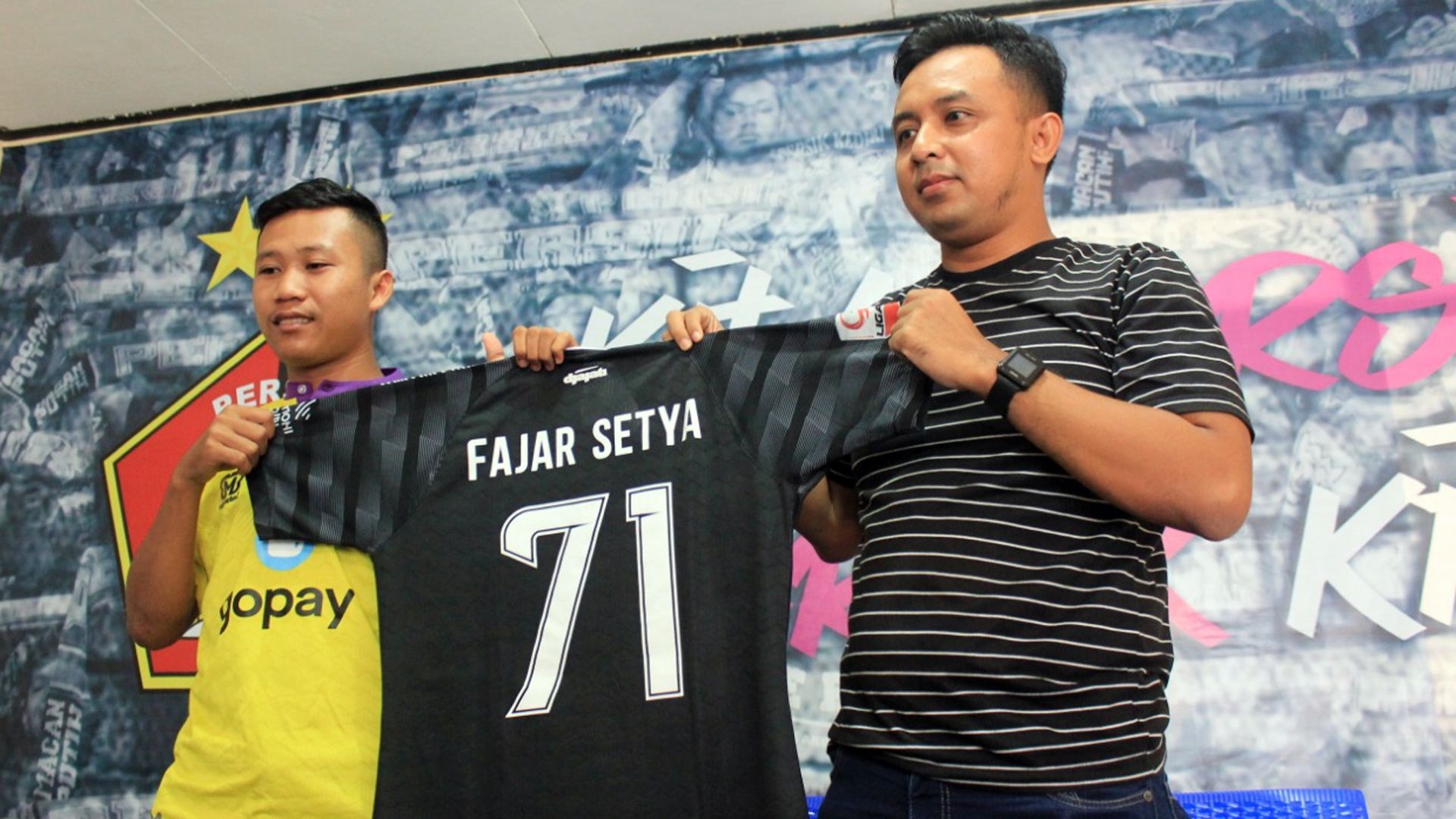 Lelang Jersey Fajar Setya - Persik