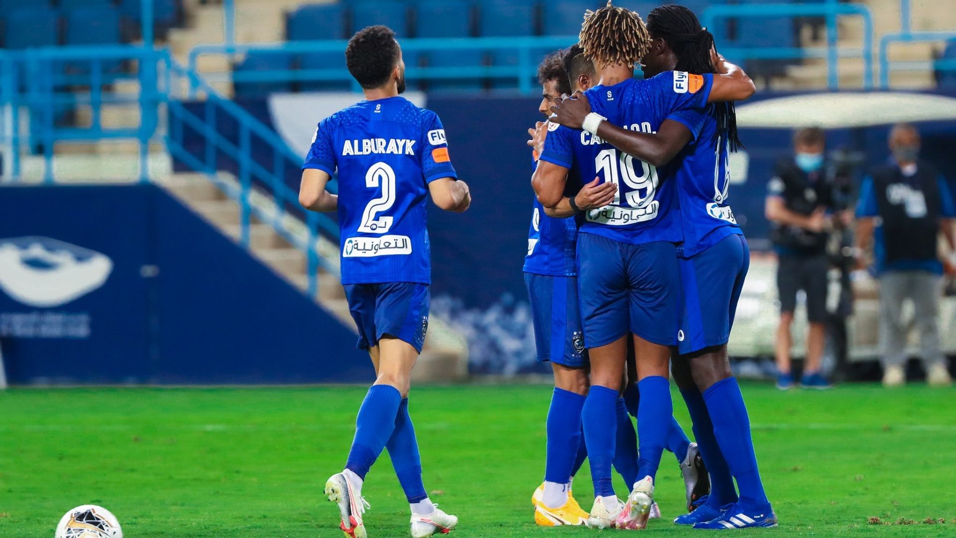 نجوم الهلال يحتفلون ضد الحزم الدوري السعودي 2019-2020