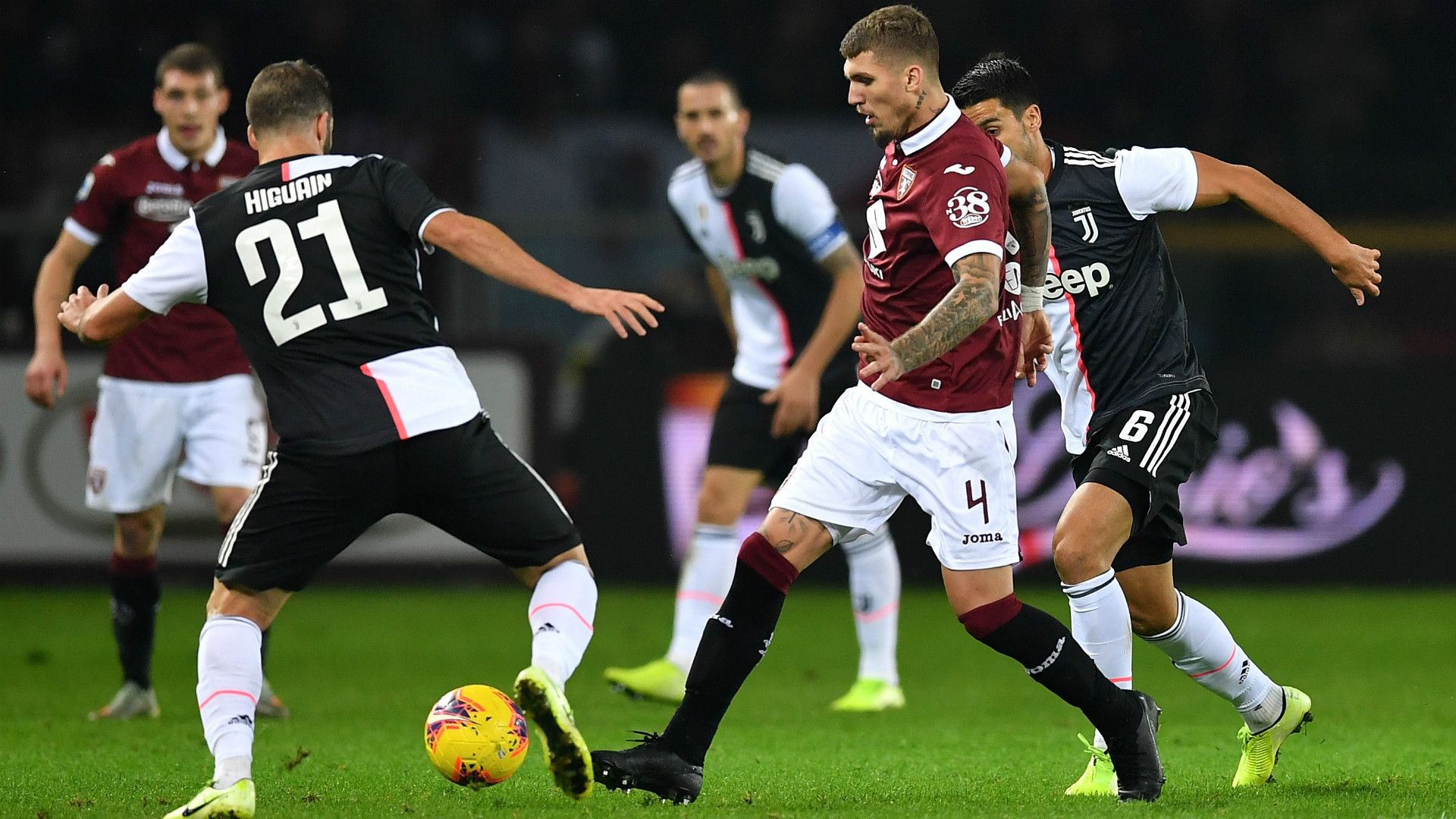 Higuain Lyanco Torino Juventus