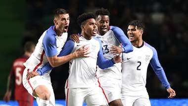 Weston McKennie USMNT Team 11042017
