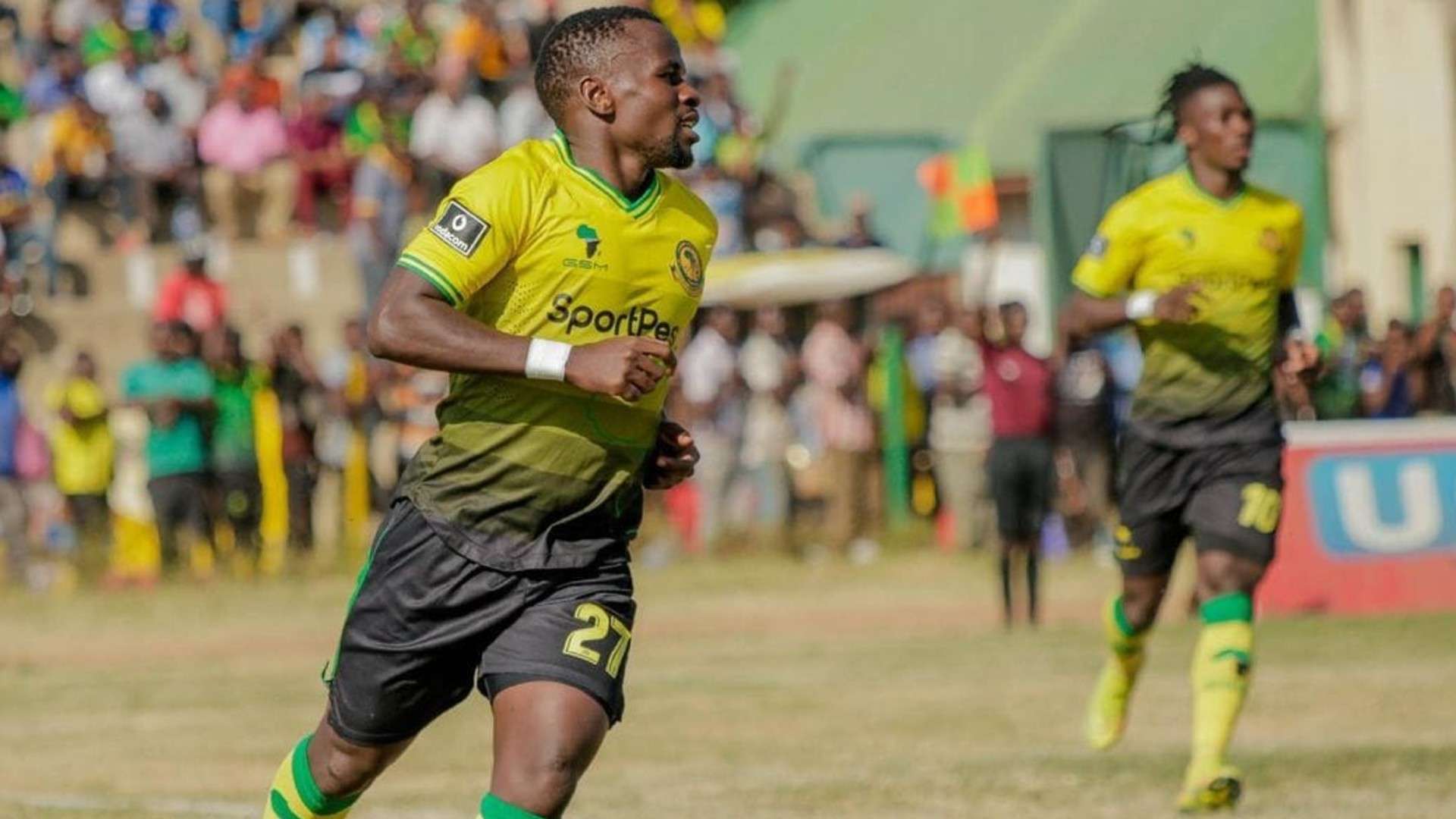 Deus Kaseke of Yanga SC and Mwadui FC.