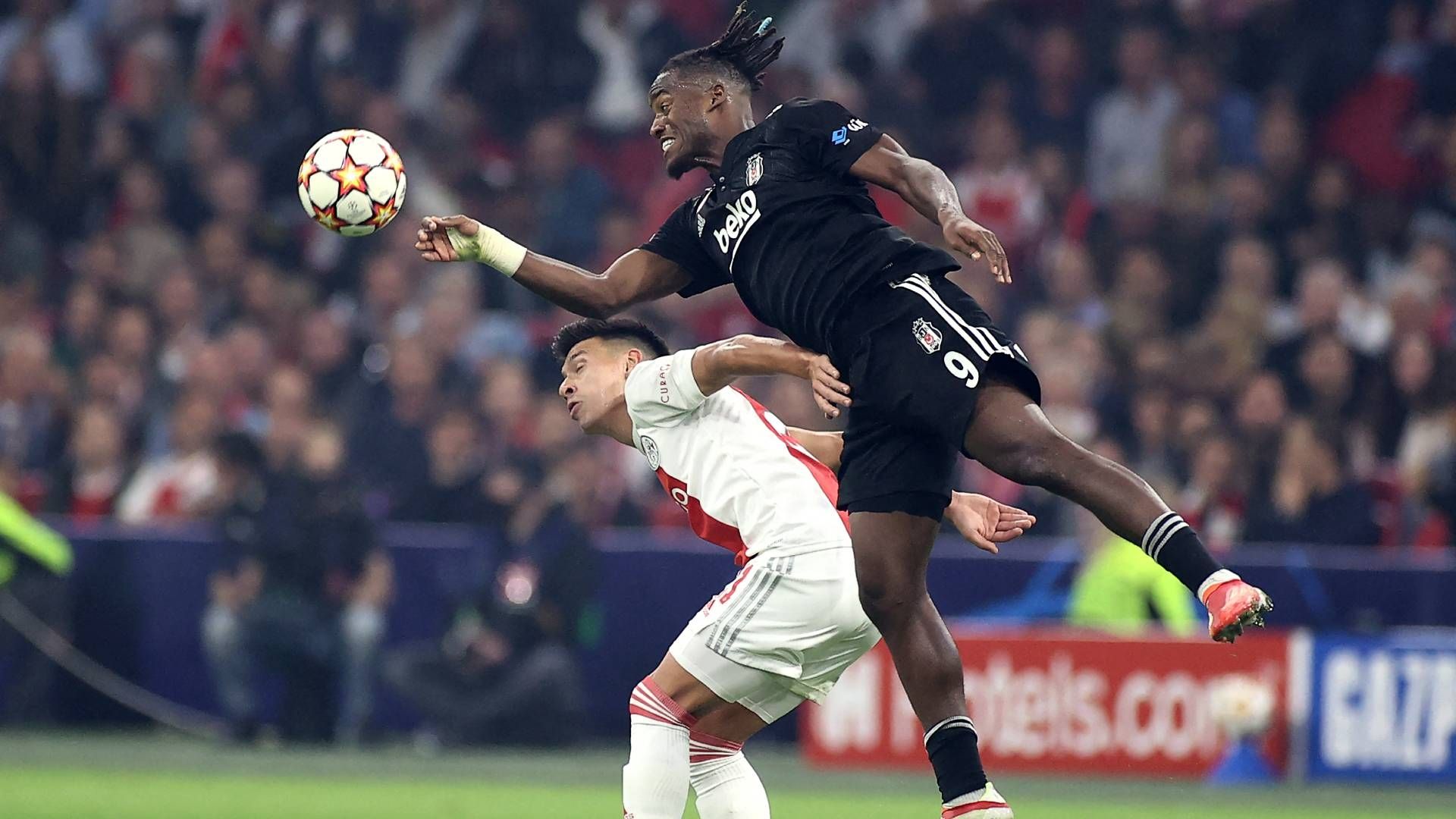 Michy Batshuayi Lisandro Martinez Ajax Amsterdam Besiktas Istanbul Champions League
