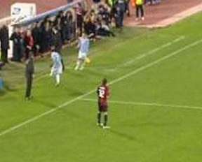 Lavezzi-Allegri pallonata