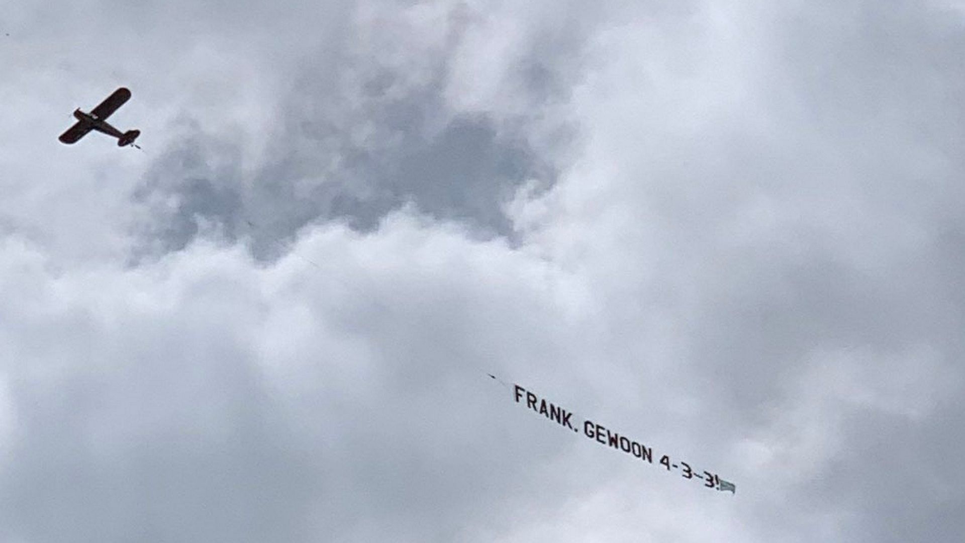 Hollanda Euro 2020 Uçak