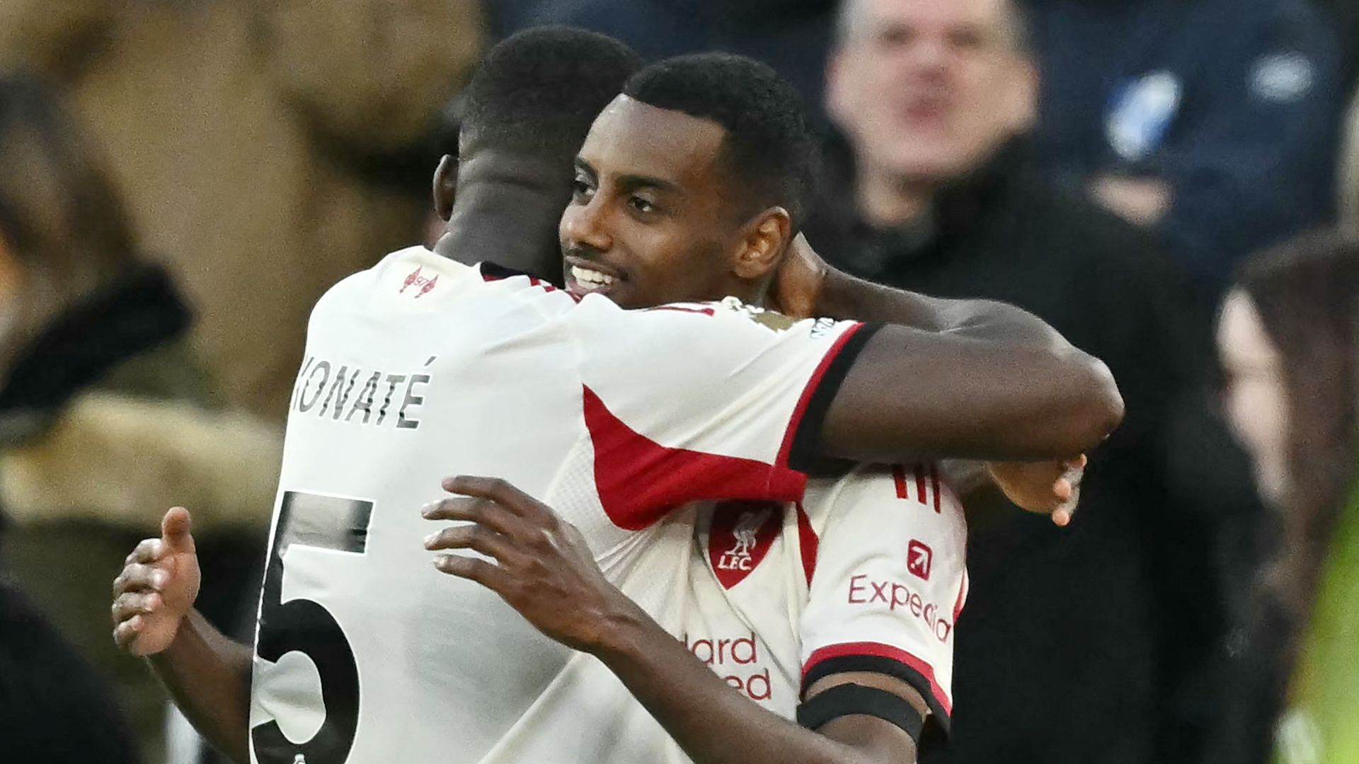 リヴァプール期待の“250億円”新FWがプレミアで待望の初ゴール！ イサク