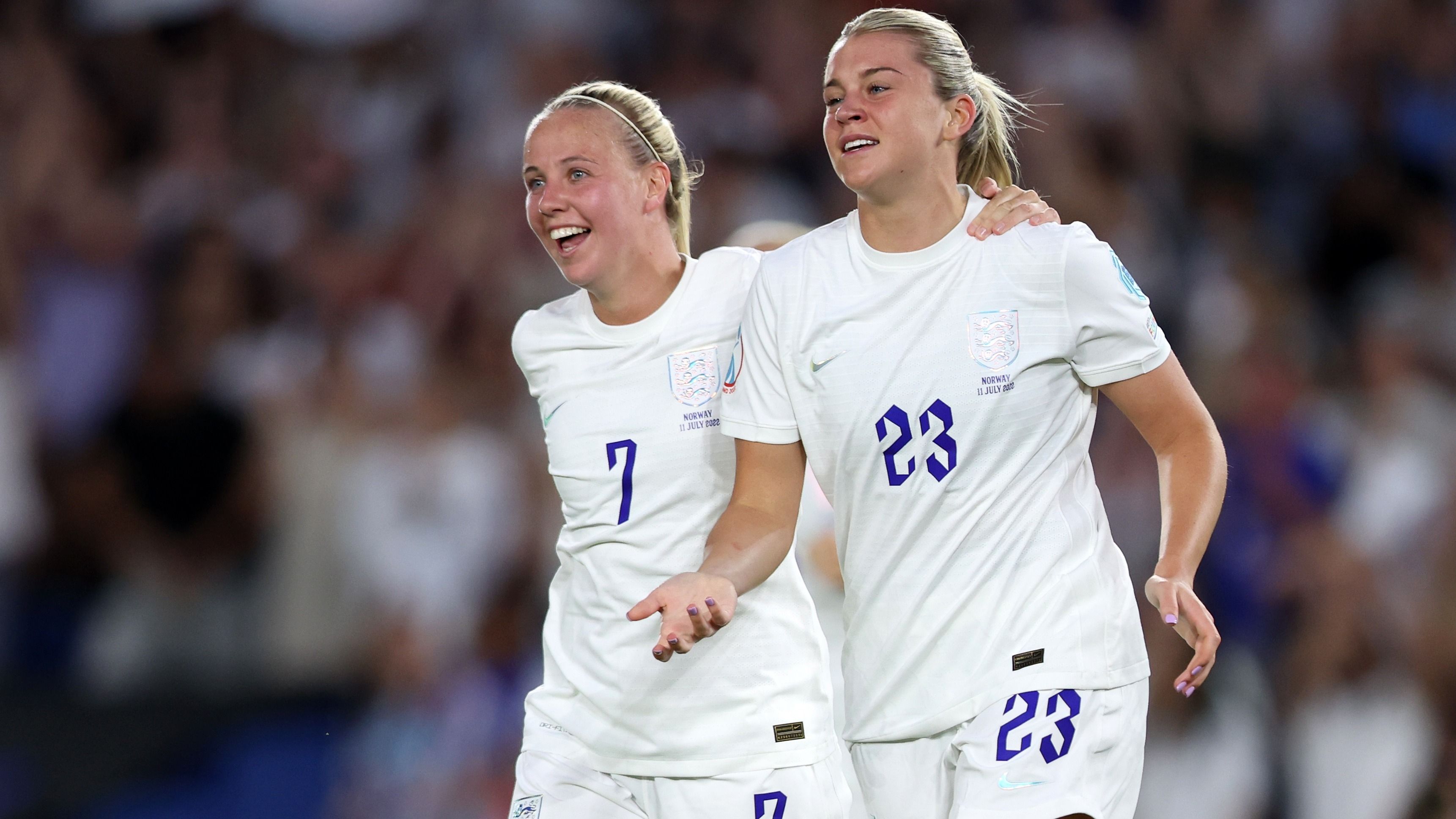 Beth Mead & Alessia Russo 