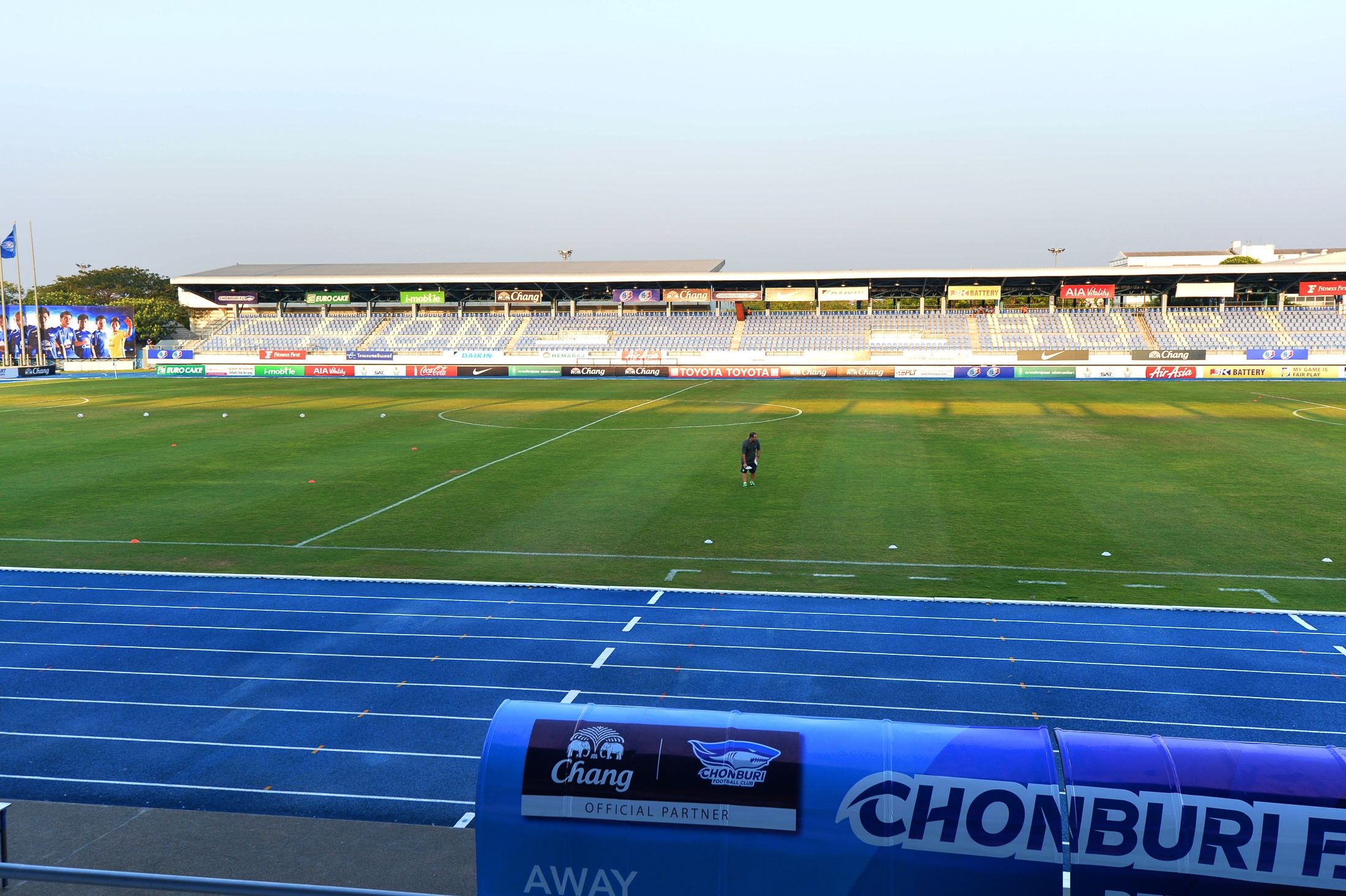 ชลบุรี สเตเดี้ยม