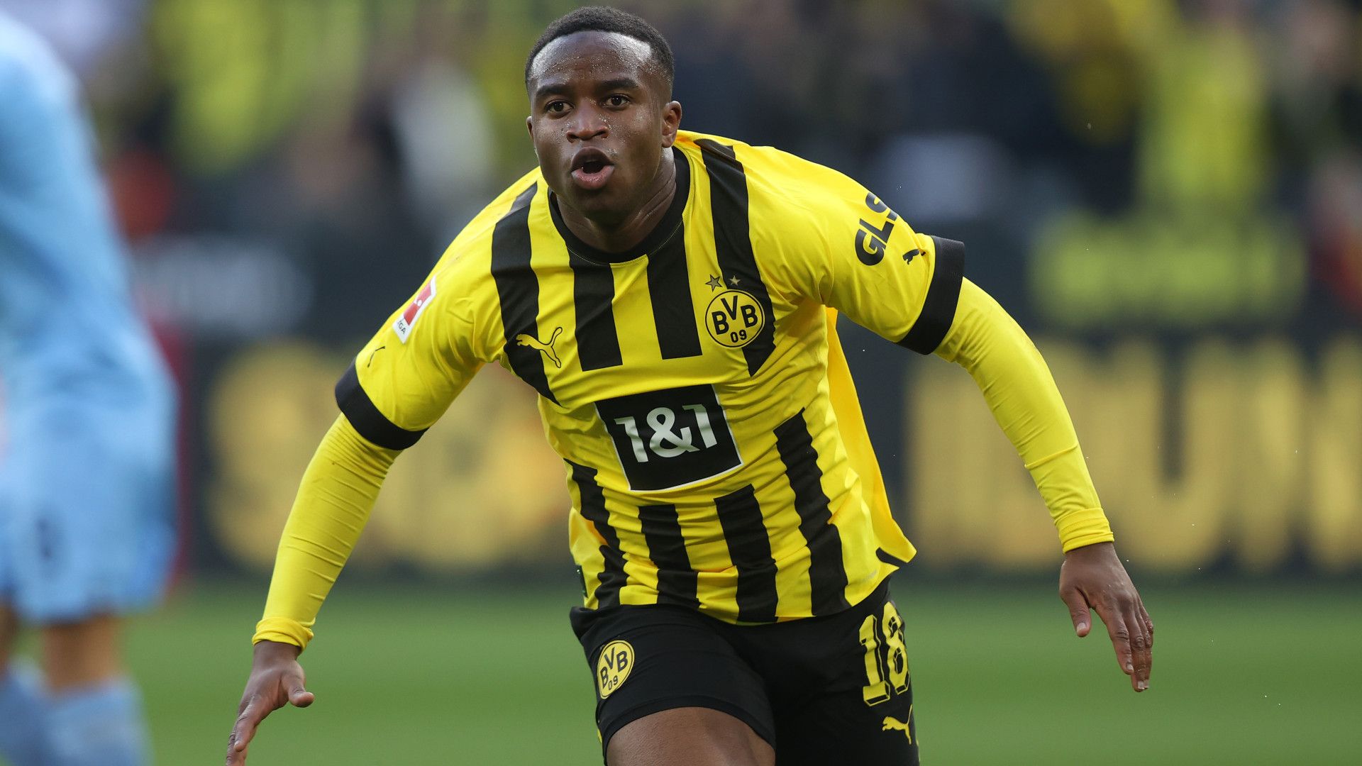 YOUSSOUFA MOUKOKO BORUSSIA DORTMUND BUNDESLIGA 05112022