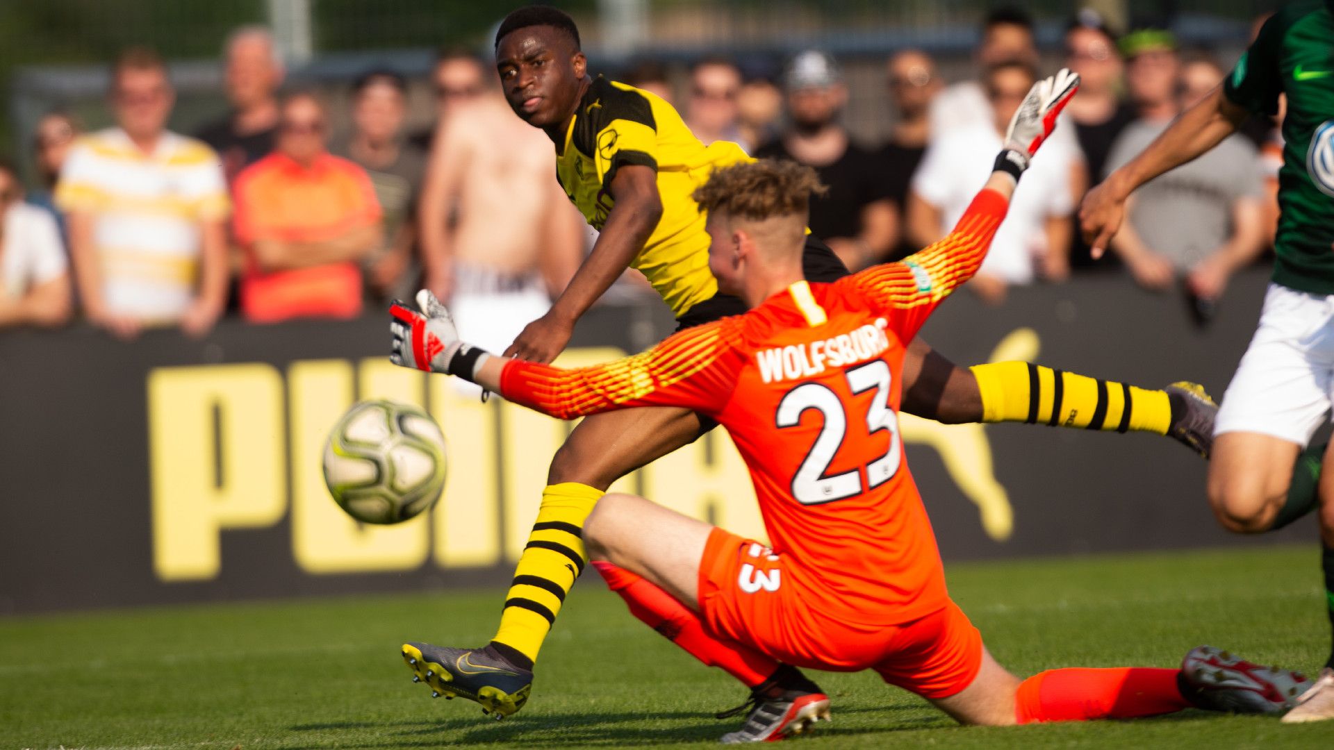 YOUSSOUFA MOUKOKO BORUSSIA DORTMUND