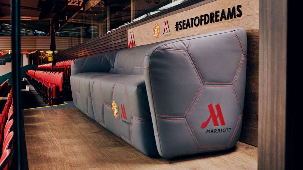 Manchester United "Seats of Dream" sofa