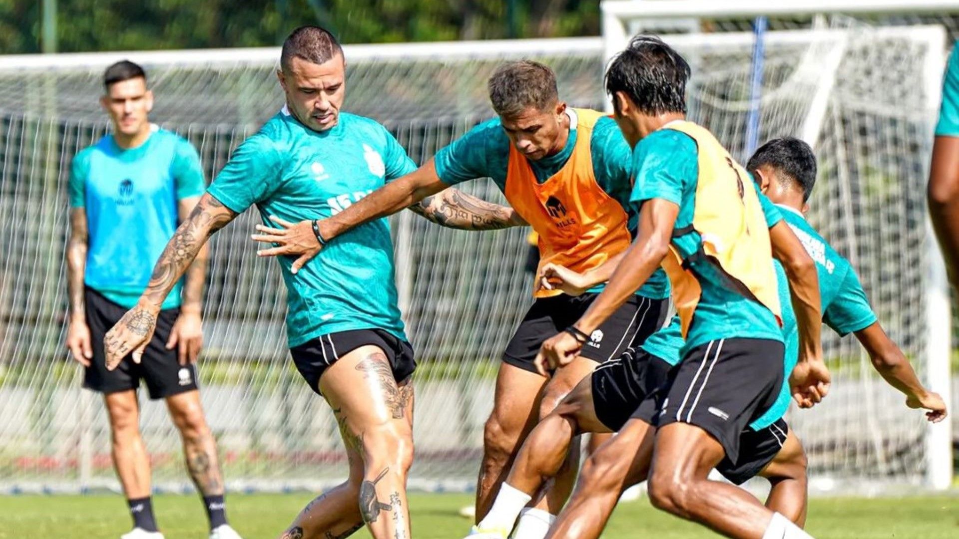 Radja Nainggolan - Latihan Bhayangkara Presisi Indonesia FC