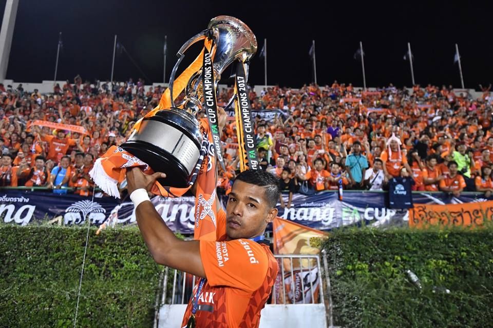 ประทุม ชูทอง