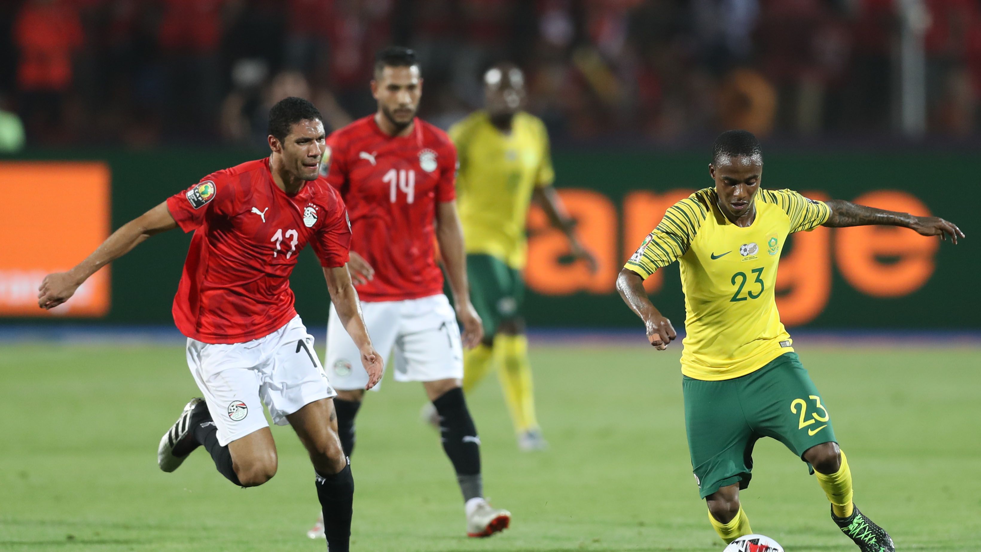 Thembinkosi Lorch of South Africa challenged by Walid Soliman of Egypt, July 2019