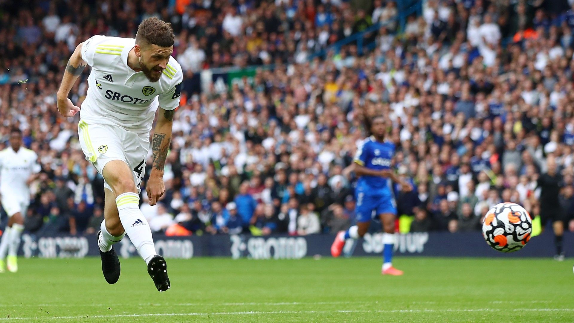 Mateusz Klich Leeds Everton 2021-22