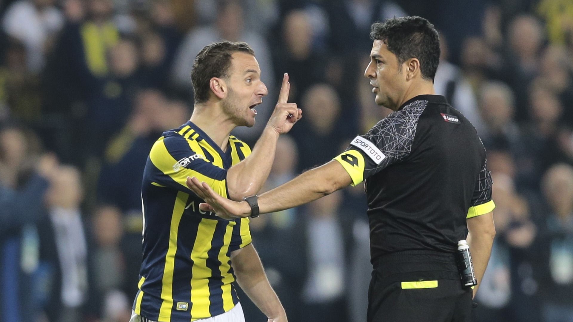 Roberto Soldado Bulent Yildirim Fenerbahce