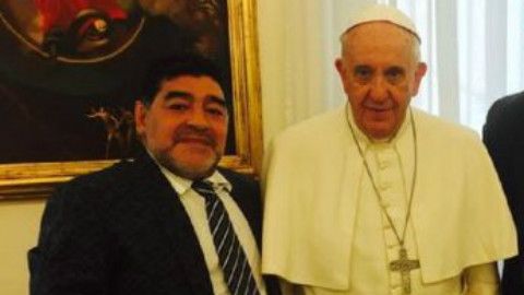 Diego Maradona junto al Papa Francisco