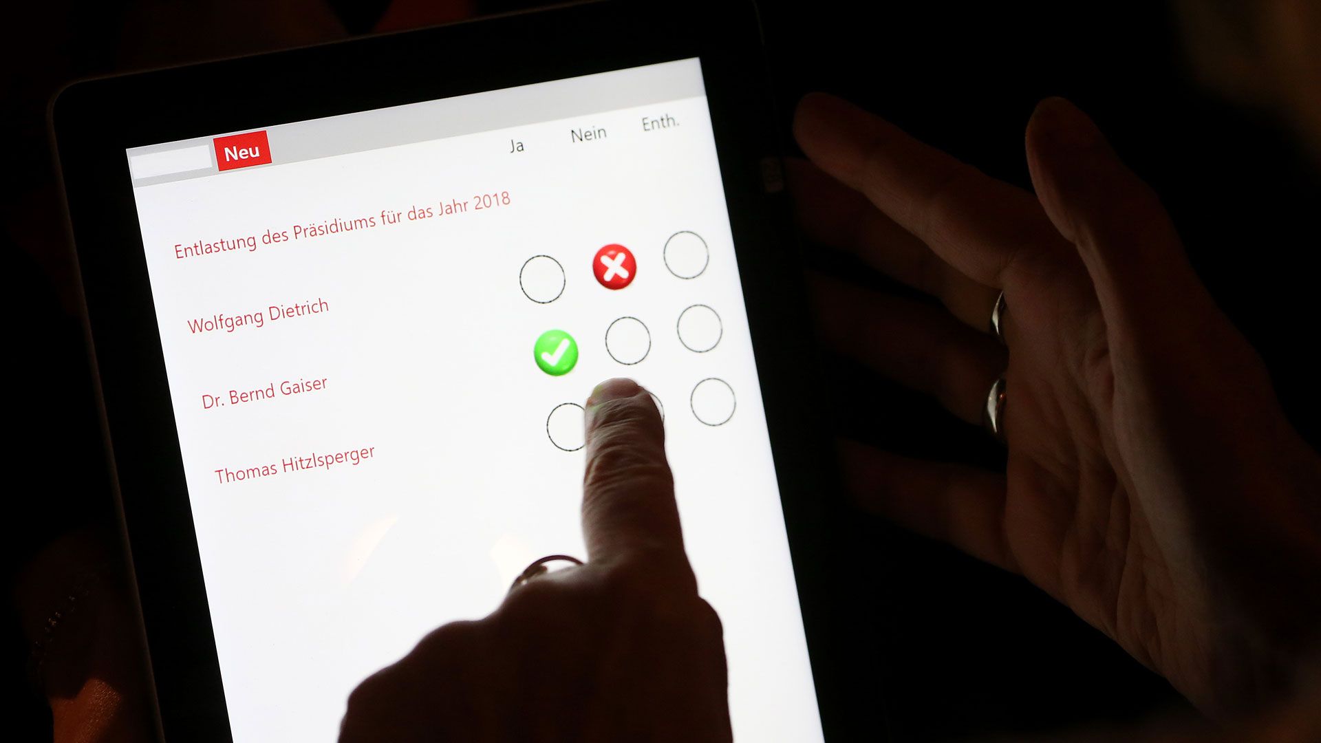 ONLY GERMANY VfB Stuttgart Mitgliederversammlung 2019 Abstimmung Wahl 15122019