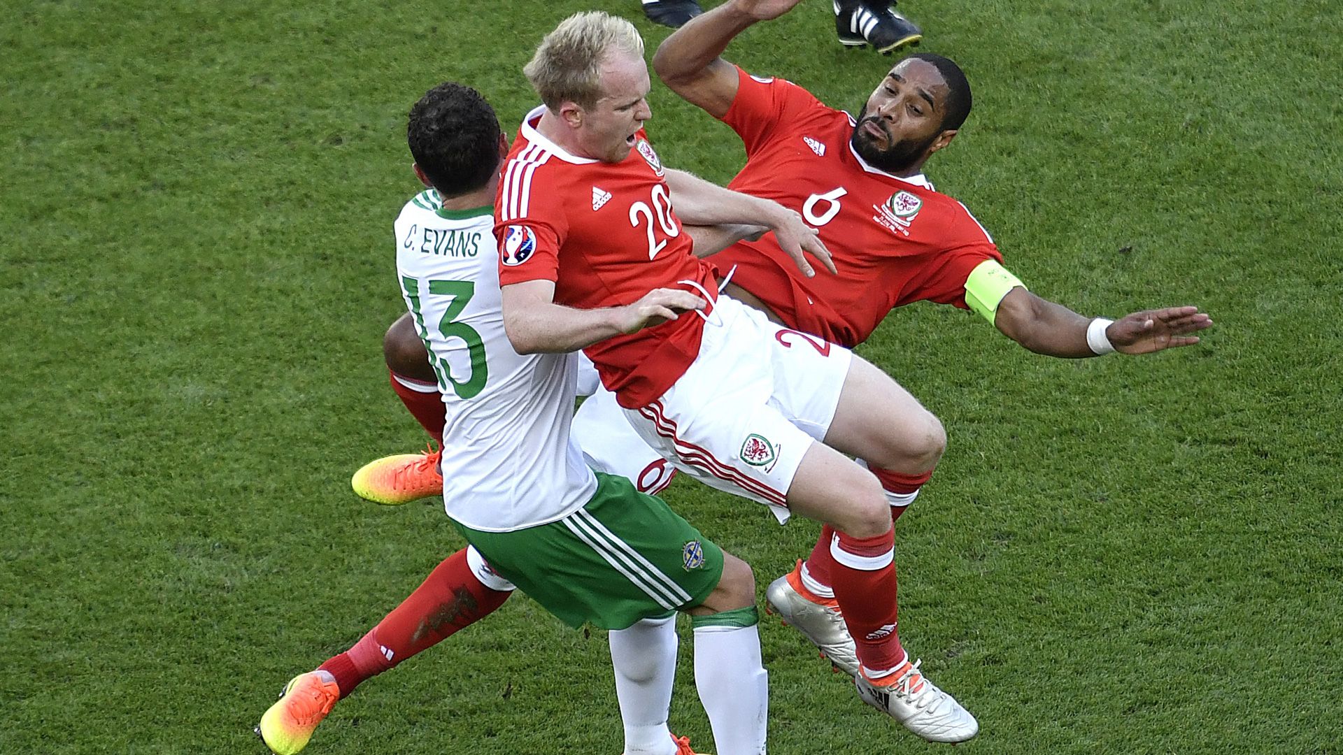 Ashley Williams Jonathan Williams Corrie Evans Wales Nordirland 06252016