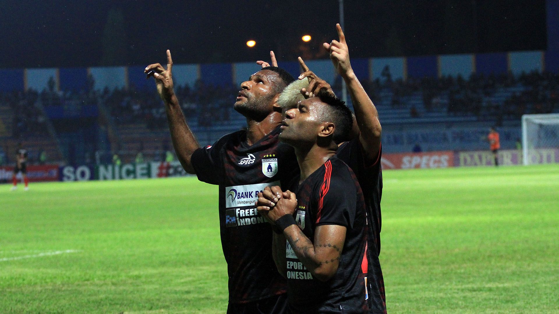 Marinus Maryanto Wanewar & Titus Bonai - Selebrasi Persipura Jayapura